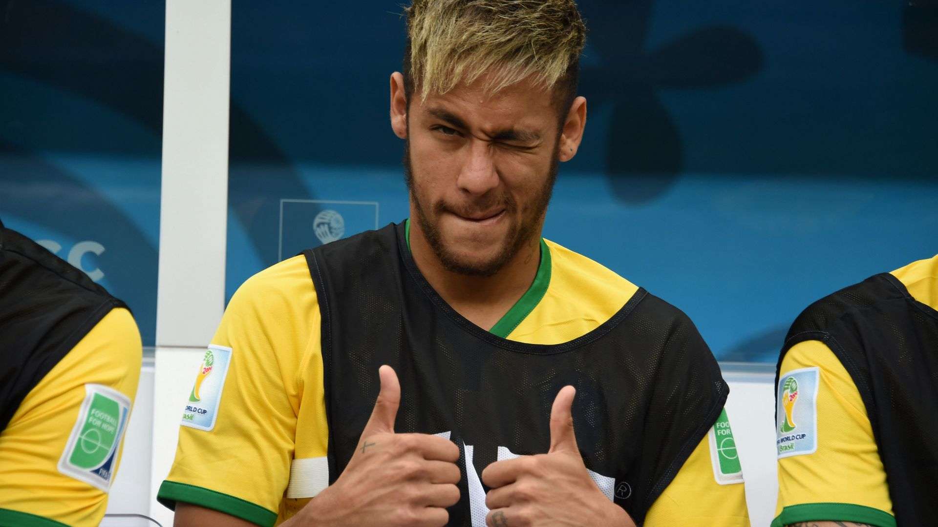 Neymar thumbs up