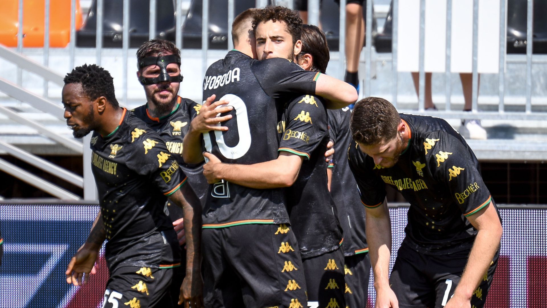 Venezia players celebrating Venezia Bologna Serie A