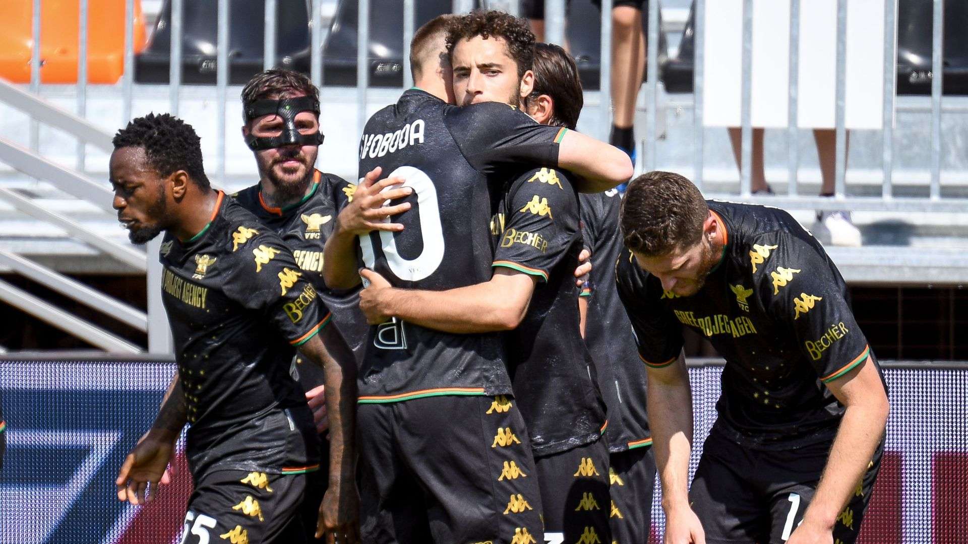 Venezia players celebrating Venezia Bologna Serie A