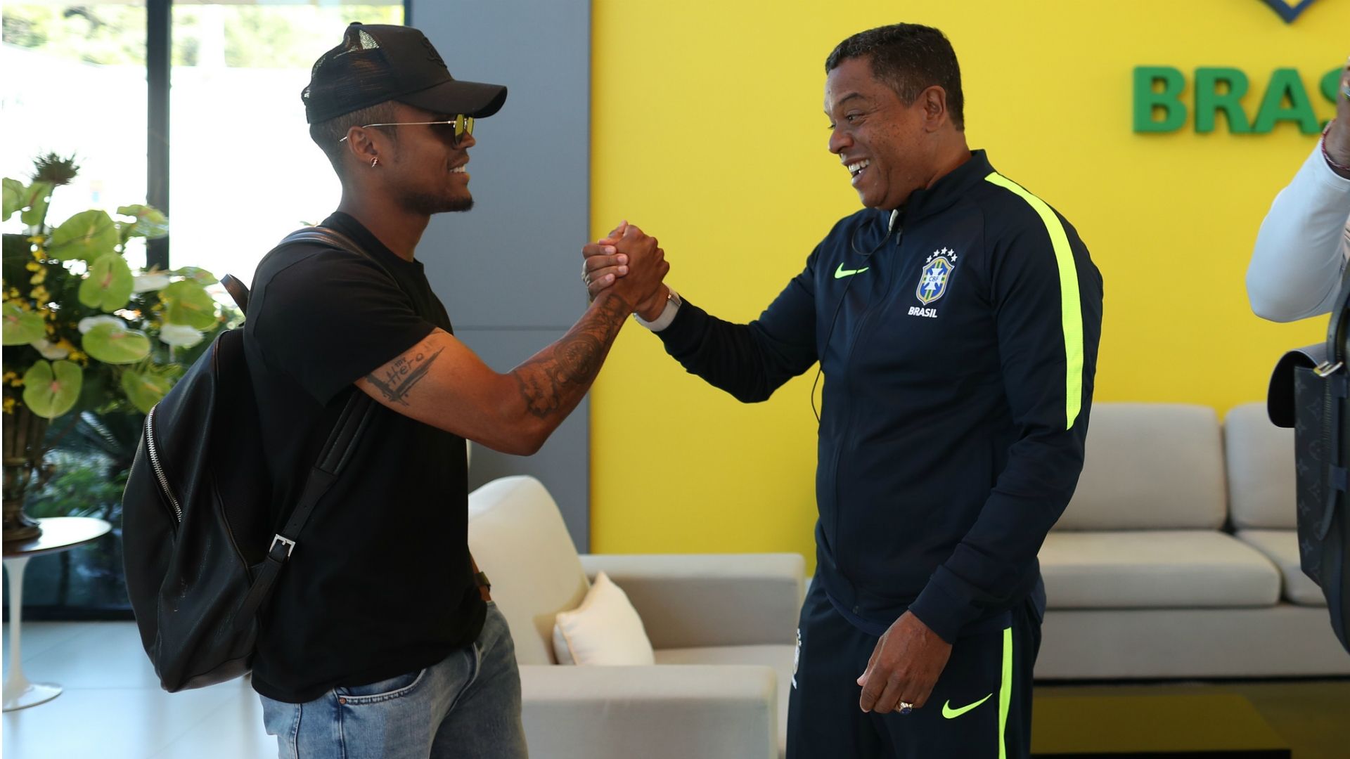 Douglas Costa na Granja Comary