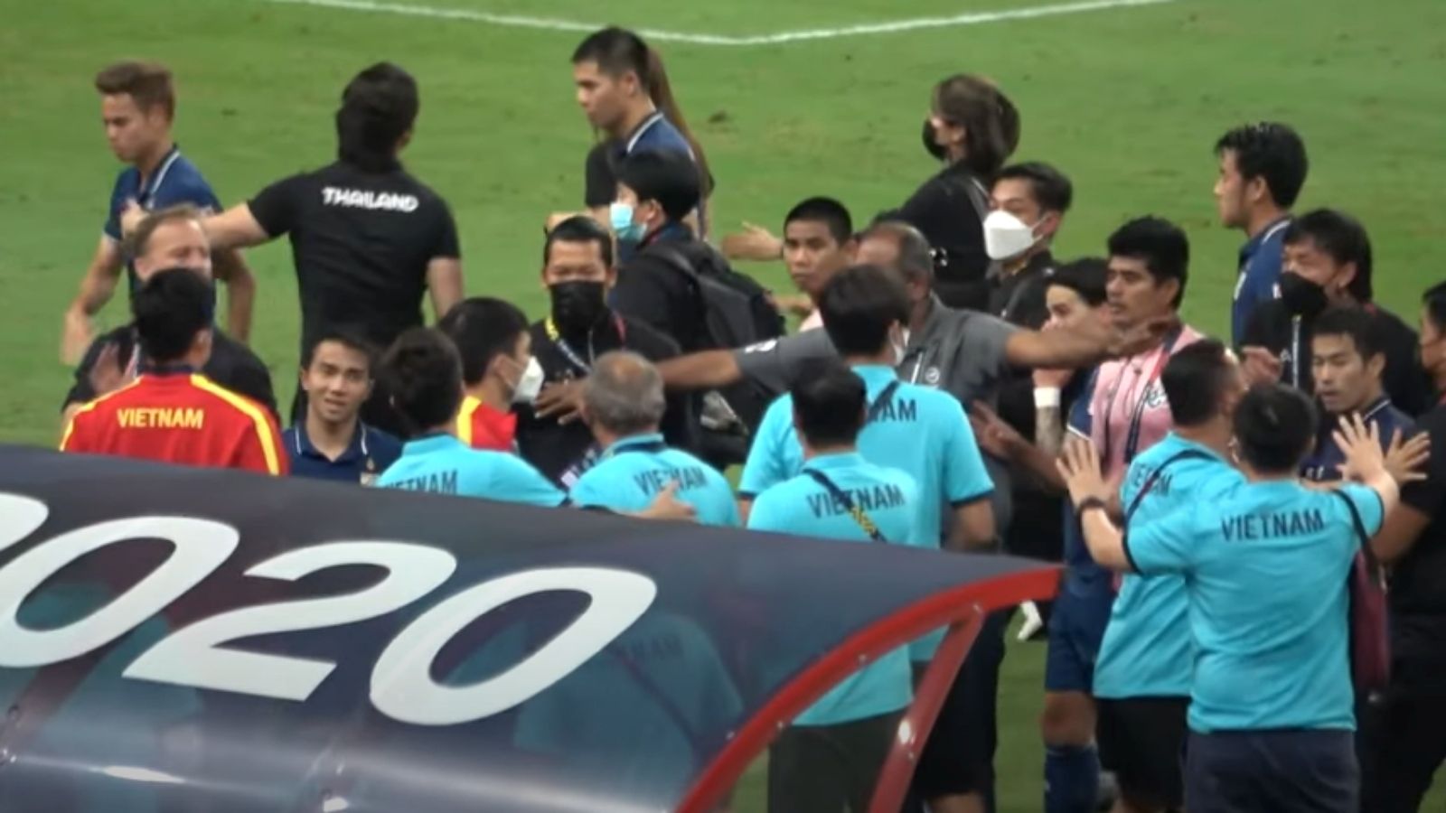 ปาร์ค ฮัง ซอ - ธีราทร บุญมาทัน