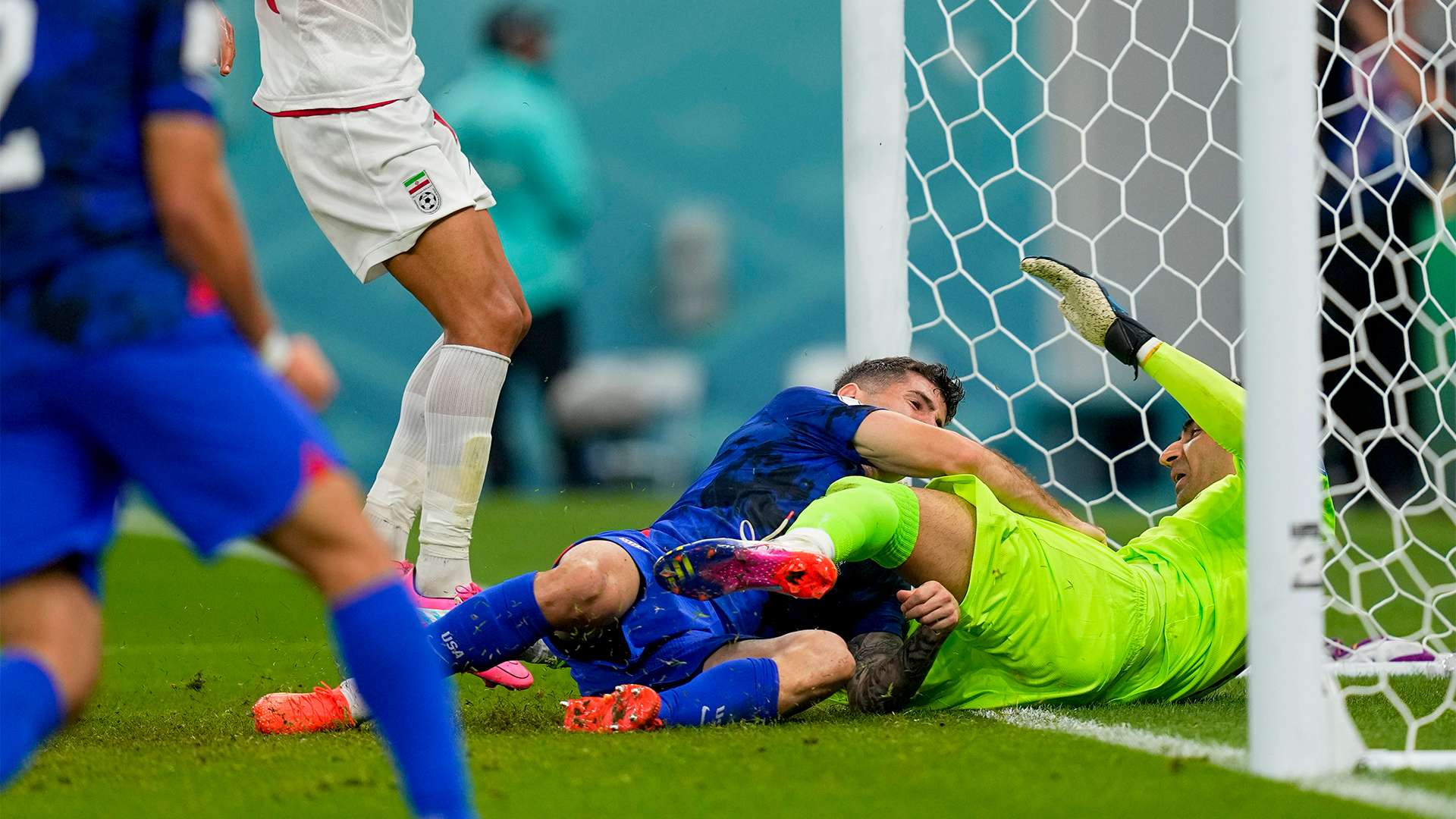 Pulisic collide Iran