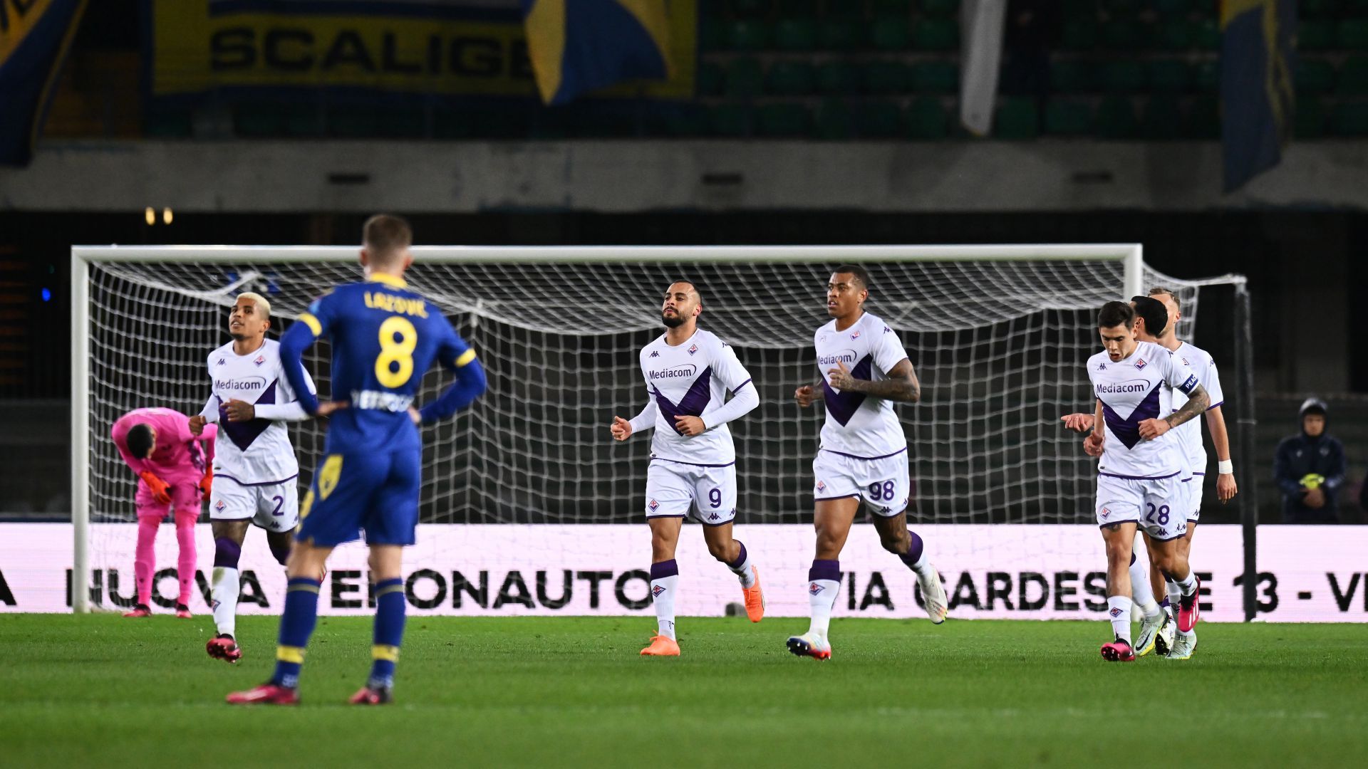 Fiorentina players celebrating Verona Fiorentina Serie A