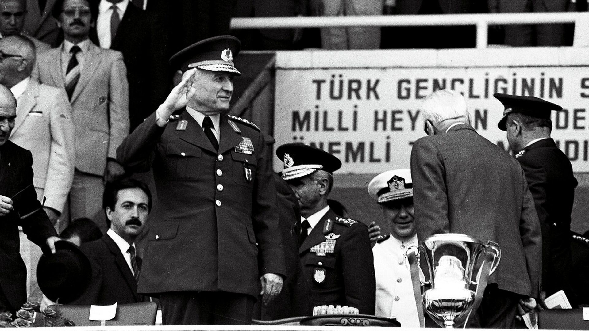 Besiktas Galatasaray 1982 Kenan Evren