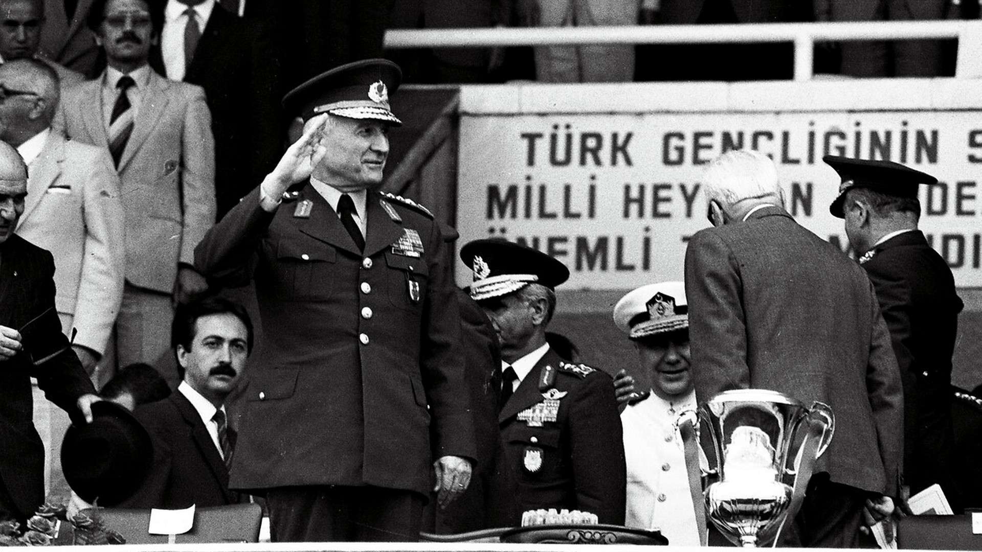 Besiktas Galatasaray 1982 Kenan Evren