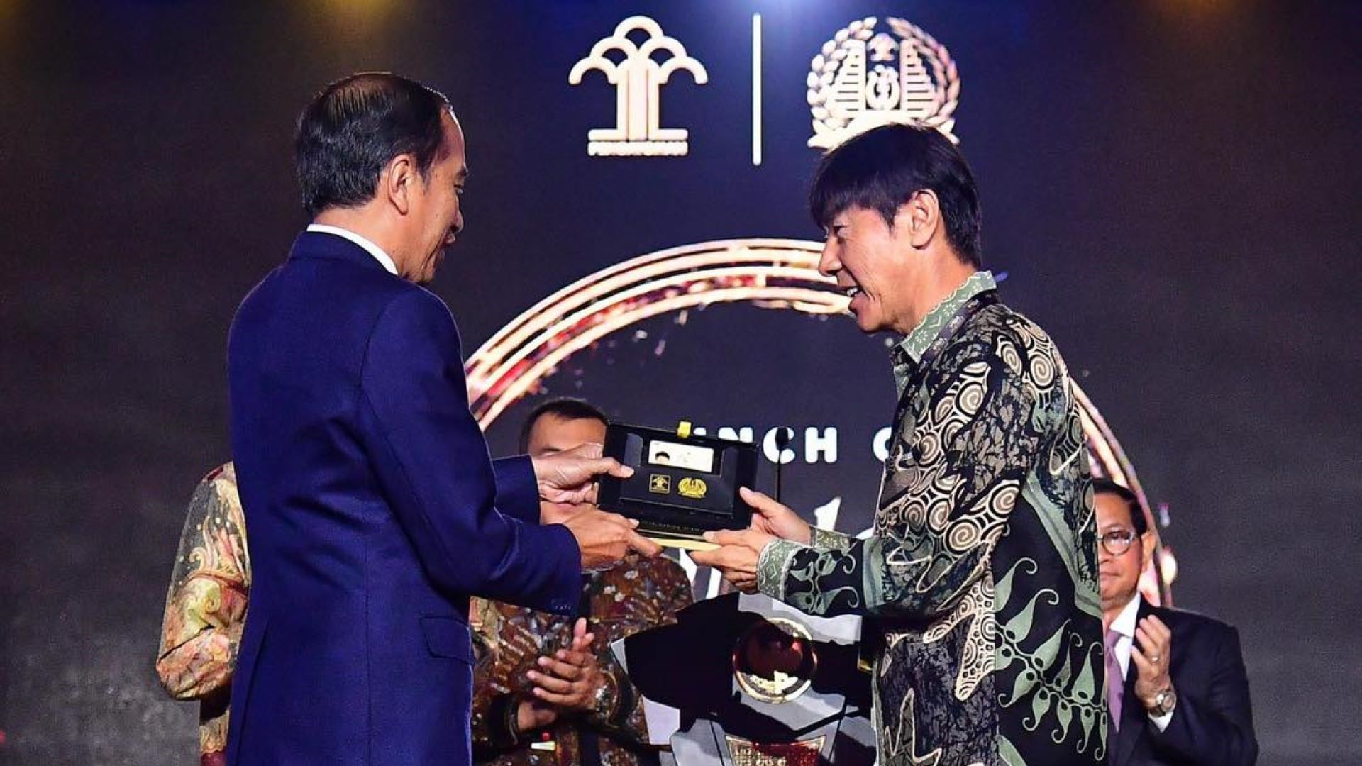 Presiden RI Joko Widodo & Shin Tae-yong Golden Visa