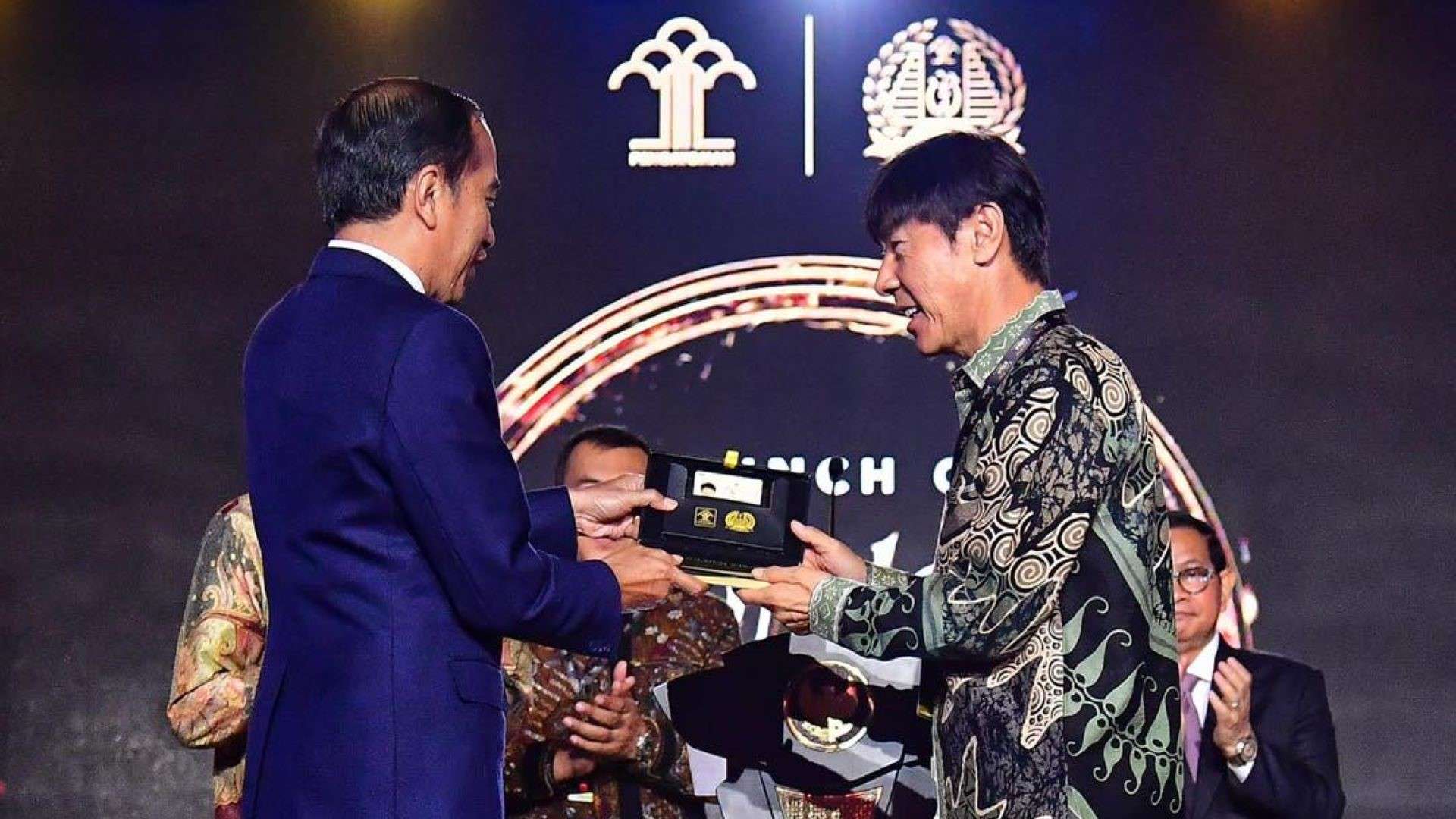 Presiden RI Joko Widodo & Shin Tae-yong Golden Visa