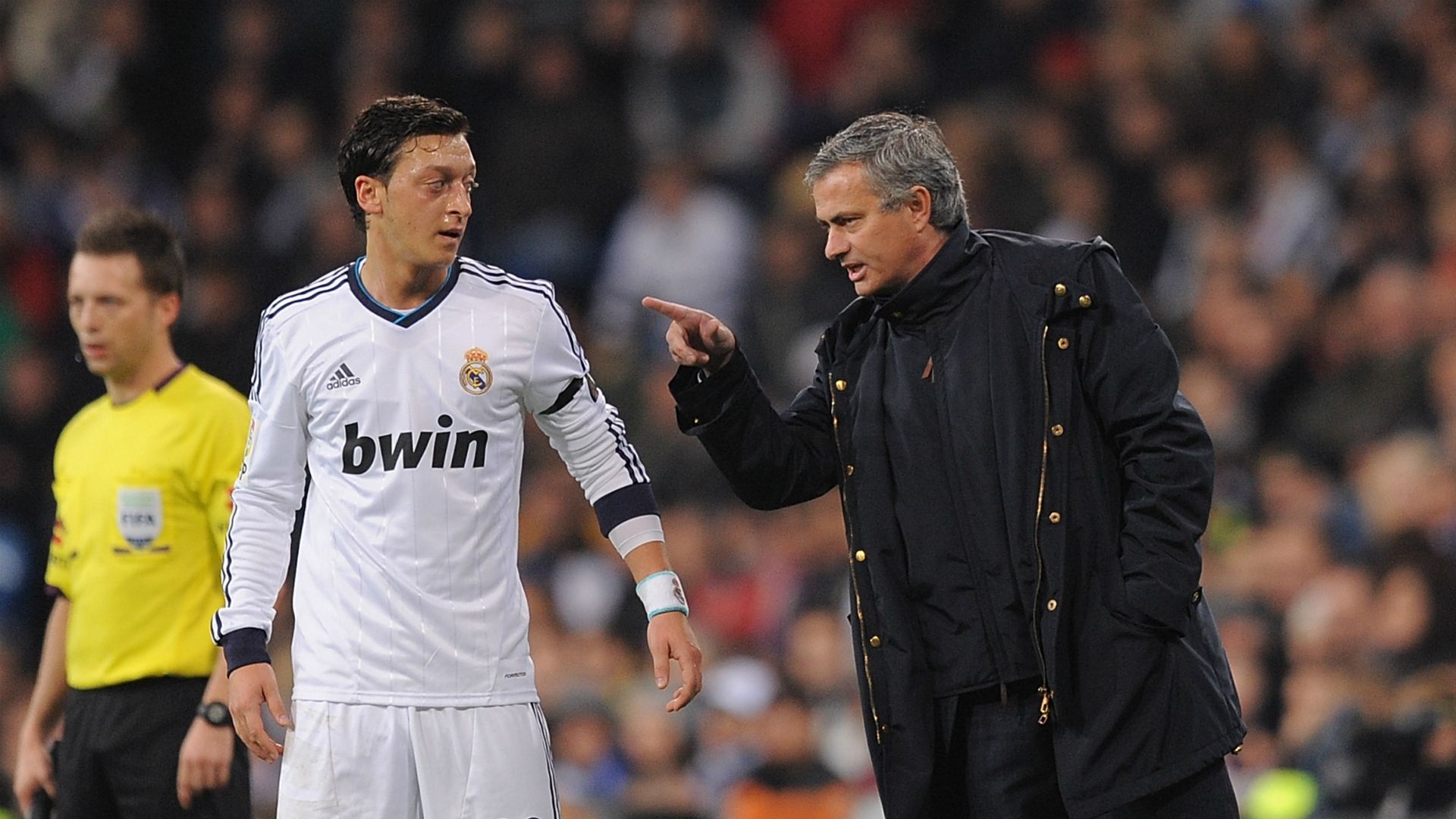 Ozil tiết lộ từng bị HLV Mourinho sỉ nhục | Goal.com Việt Nam