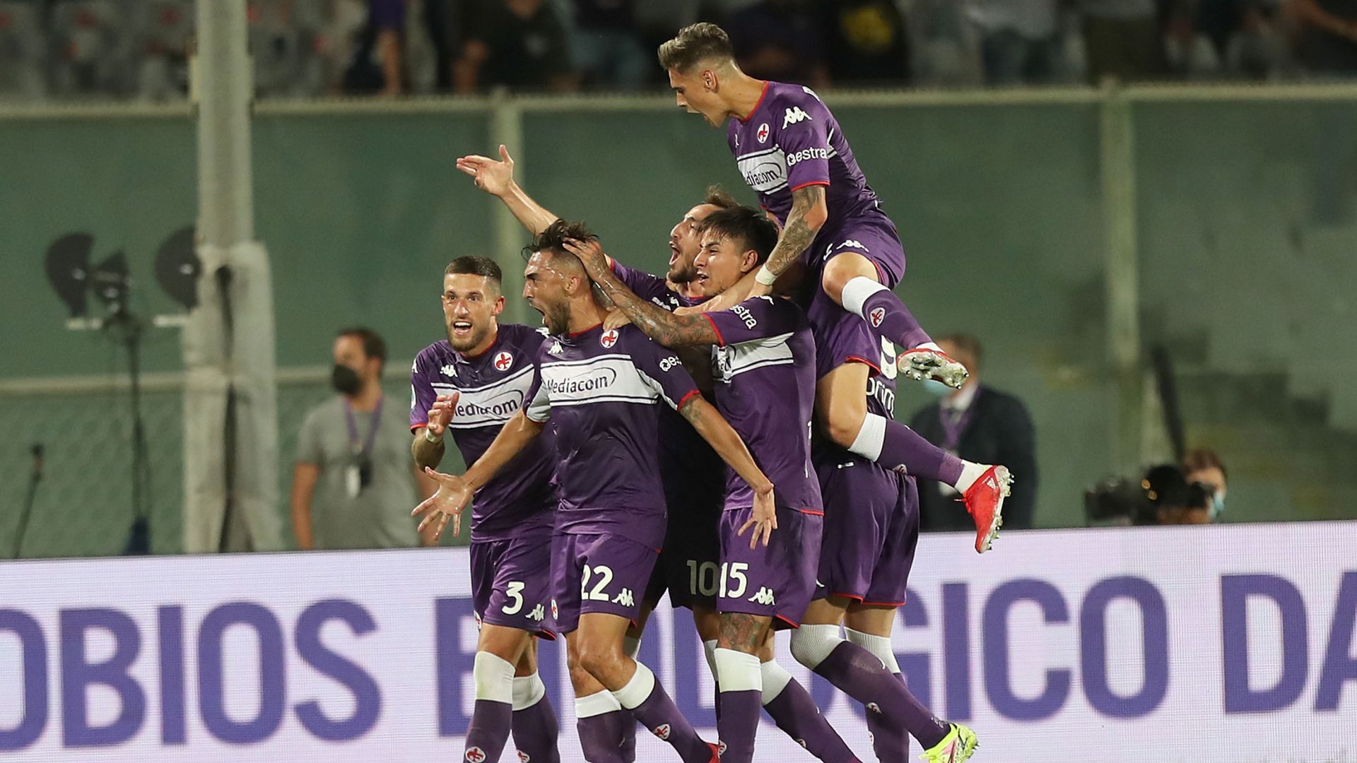 Fiorentina players celebrating Fiorentina Torino Serie A