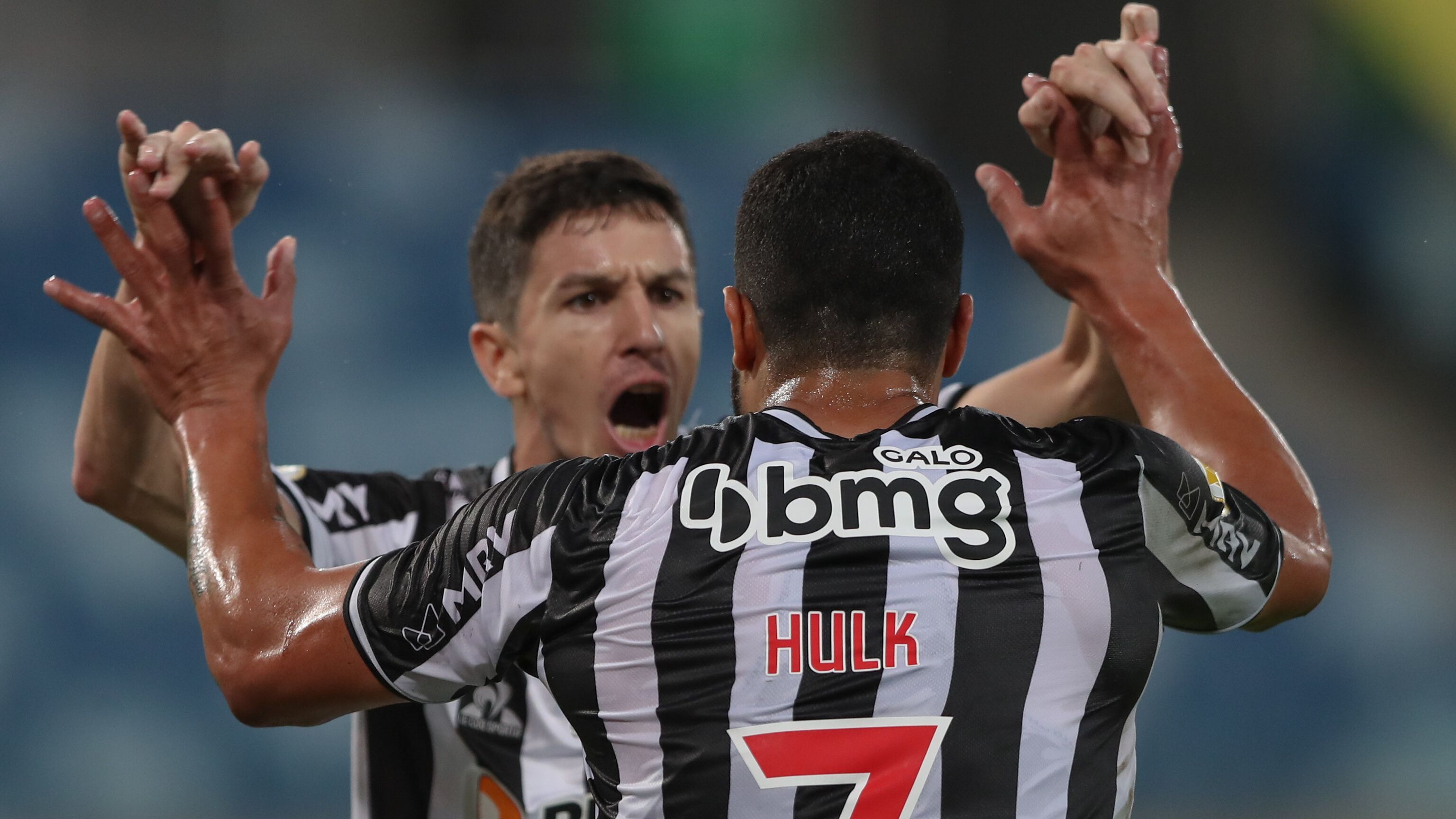 Nacho Fernandez e Hulk - Cuiabá 0 x 1 Atlético-MG - Brasileirão 2021
