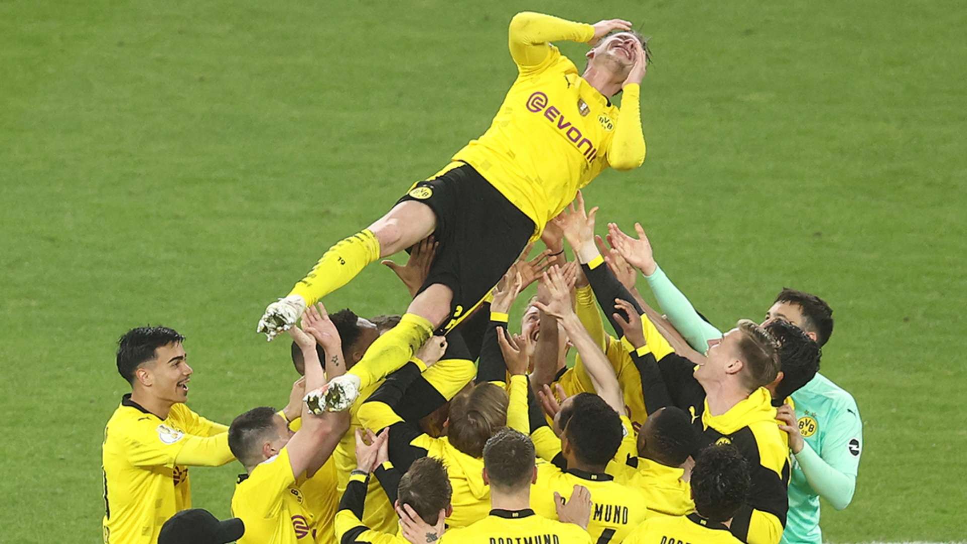adiós de Piszczek Borussia Dortmund campeón de la Pokal 2021