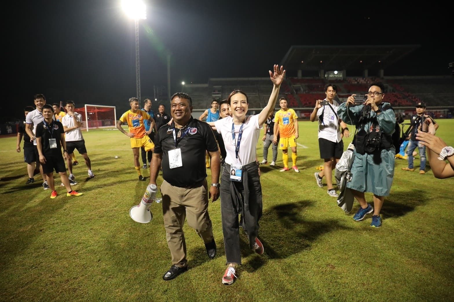 จเด็จ มีลาภ, นวลพรรณ ล่ำซำ