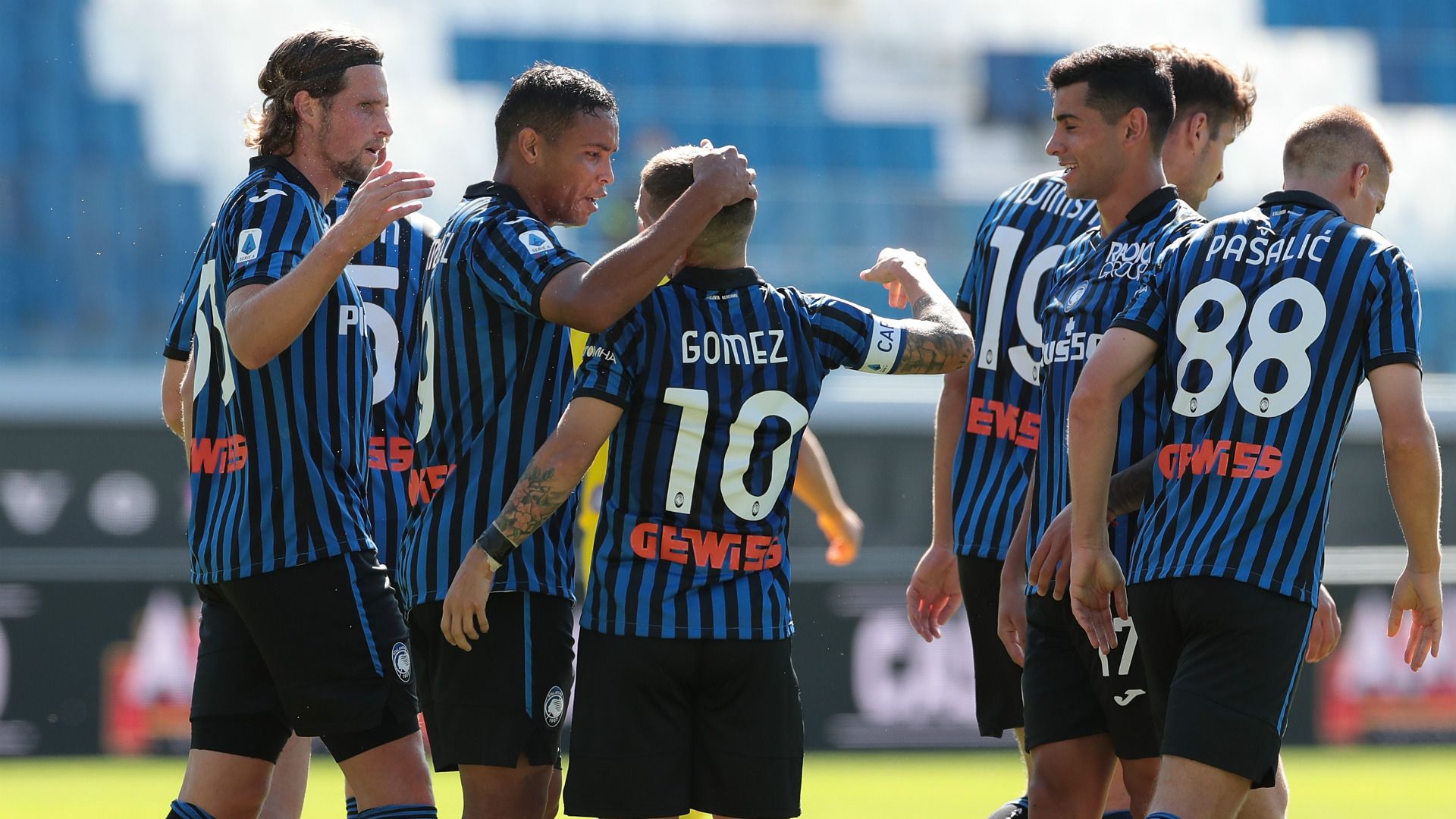 Gomez Atalanta celebrating Cagliari