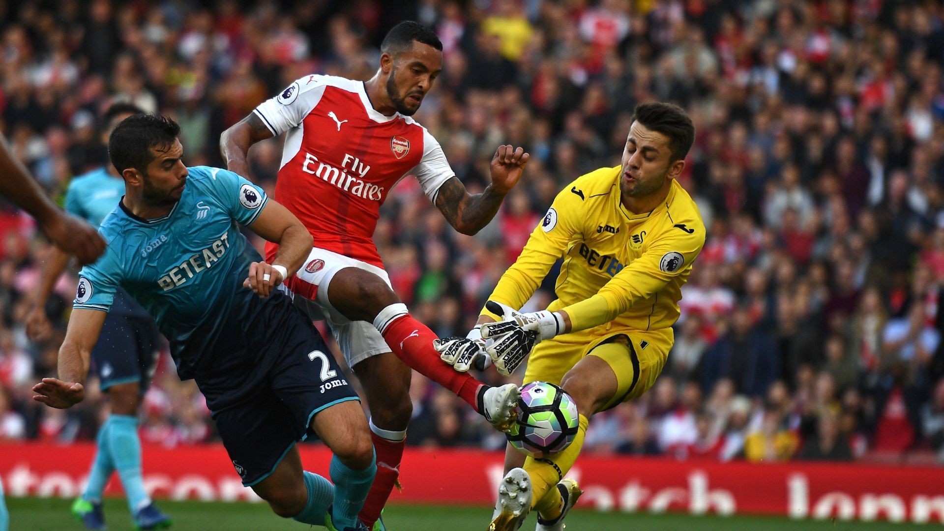 Jordi Amat Vs Theo Walcott