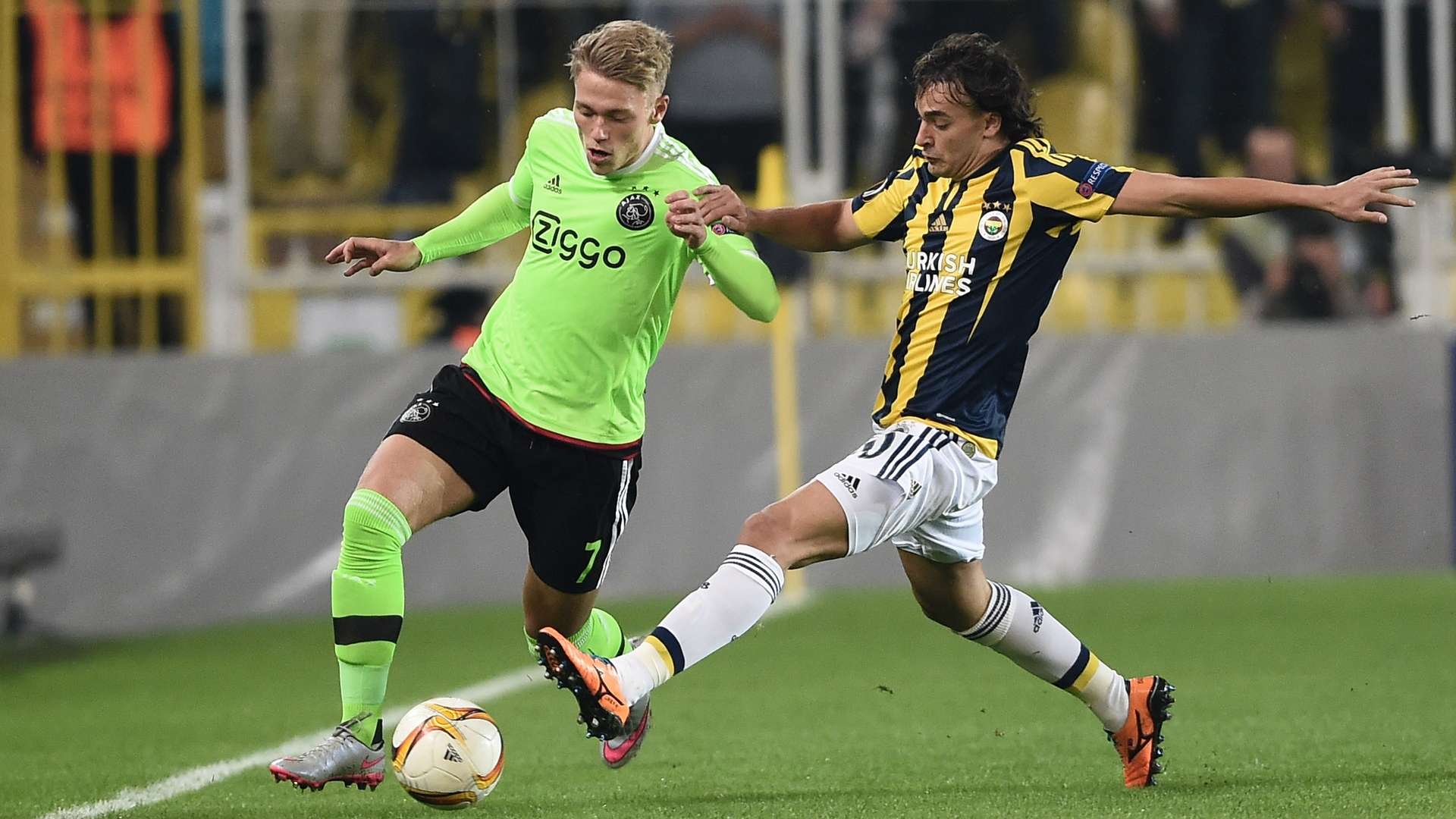 Viktor Fisher Lazar Markovic Fenerbahce Ajax UEL 10202015