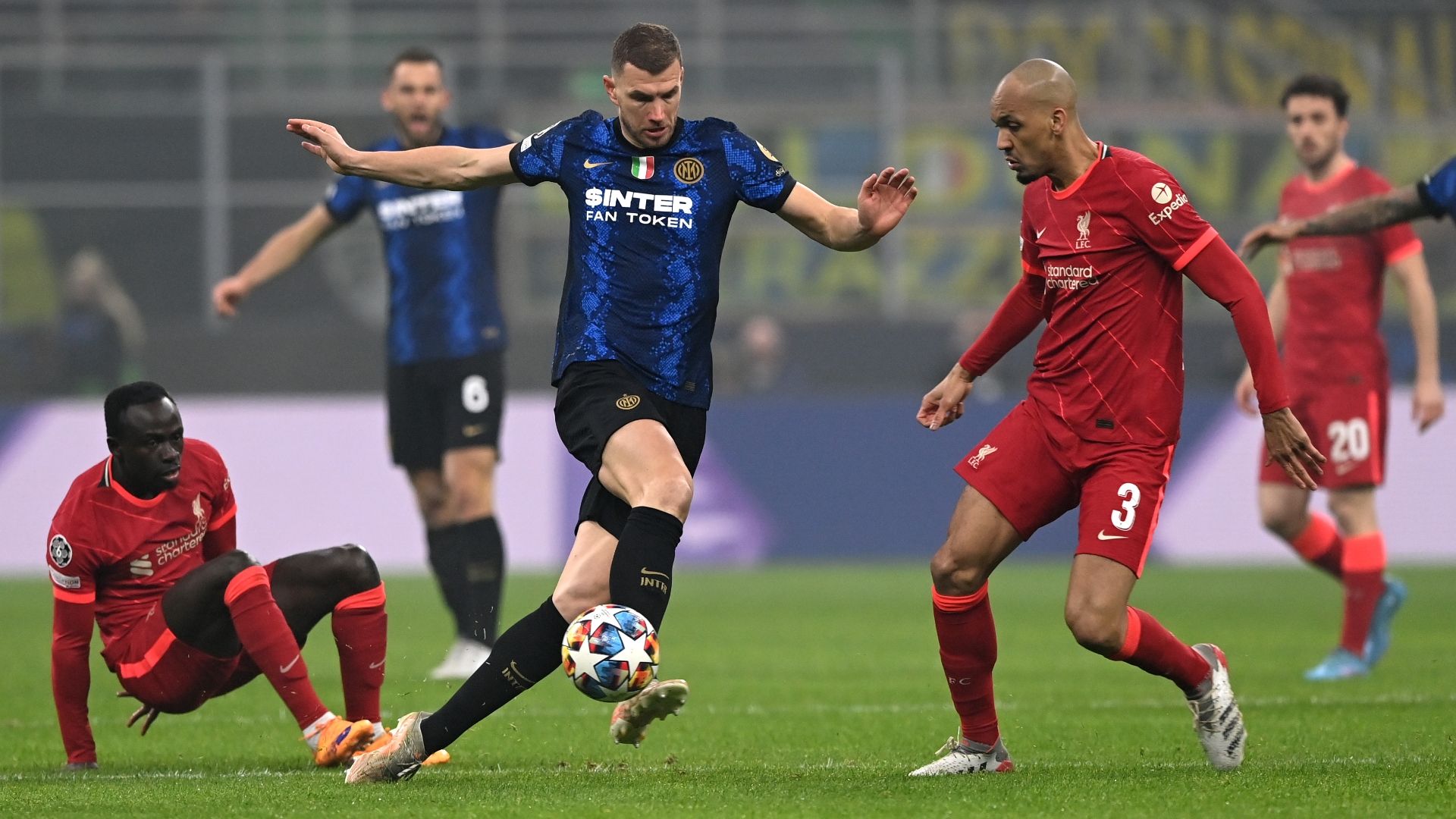 Dzeko Fabinho Inter Liverpool