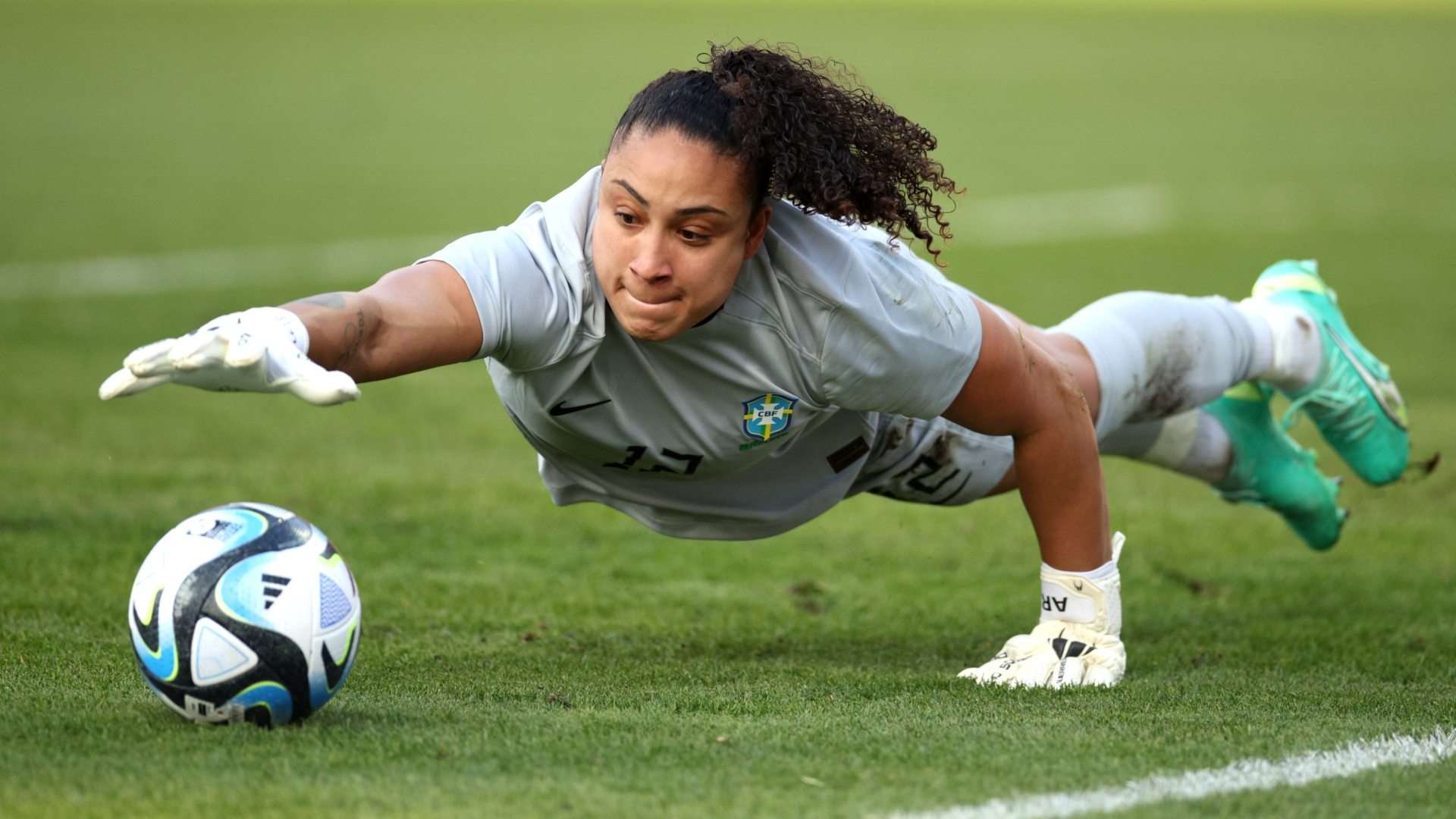 Lelê, goleira da seleção brasileira feminina durante amistoso contra a Alemanha, 2023