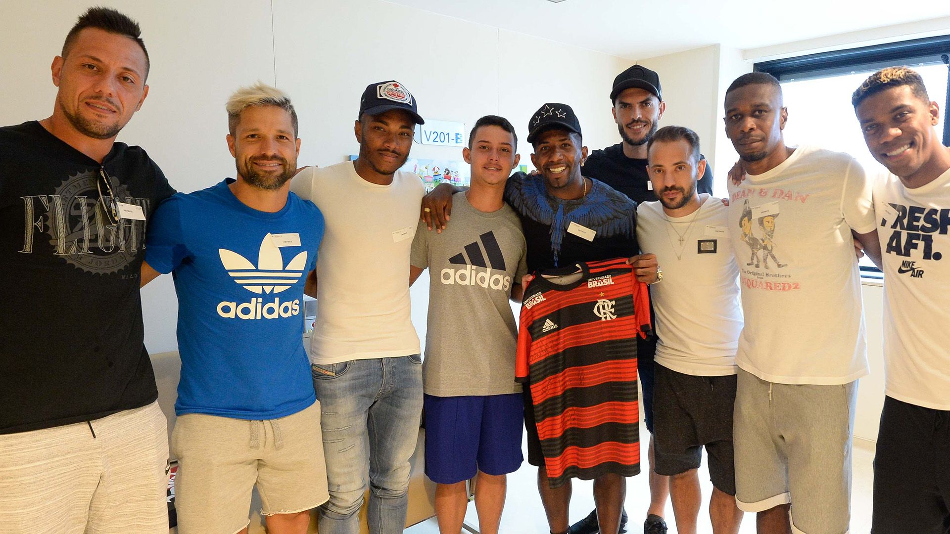 Cauan Emanuel jogadores Flamengo incêndio visita 11022019