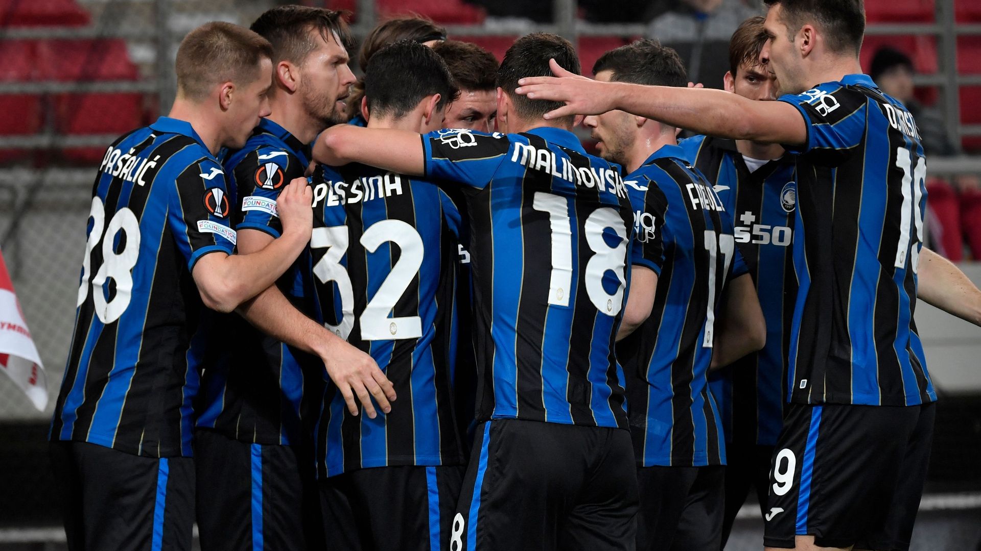 Atalanta celebrating Olympiacos Europa League