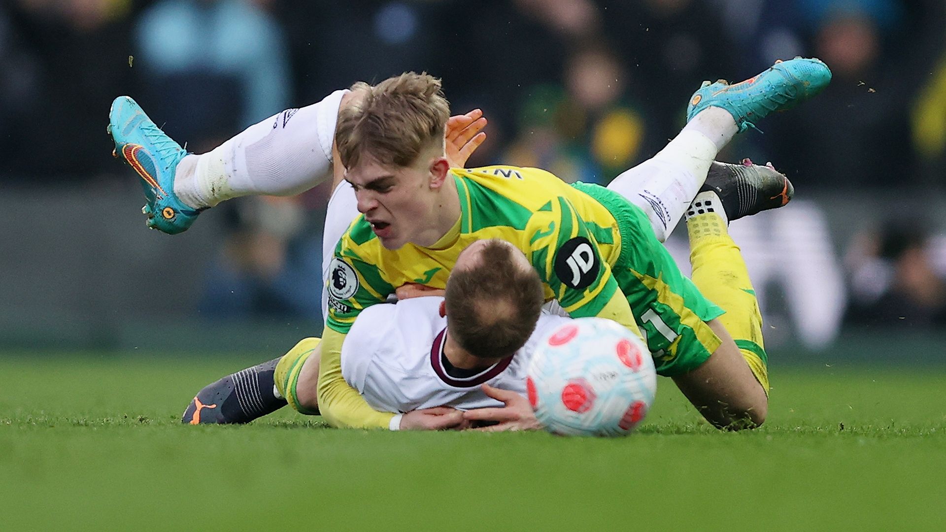 Christian Eriksen Brandon Williams Brentford Norwich 2021-22