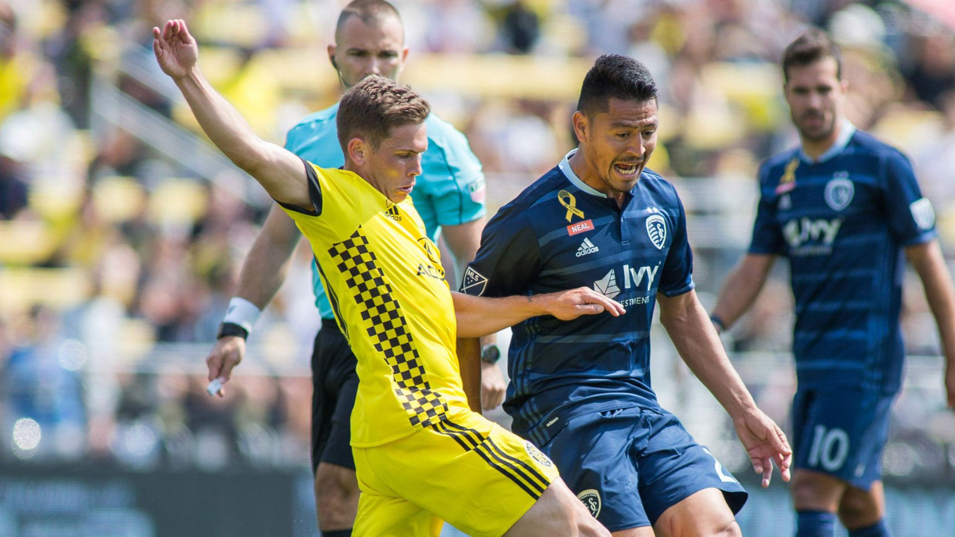 Wil Trapp Roger Espinoza MLS 09102017