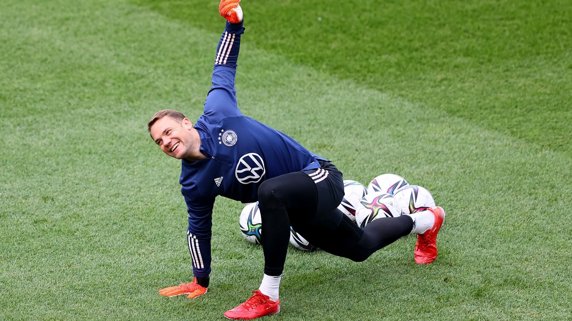 2526ドイツ代表 125周年記念ジャージ 1番 カーン ノイアー 2526ドイツ代表 125周年記念ジャージ 1番 カーン ノイアー 2526ドイツ