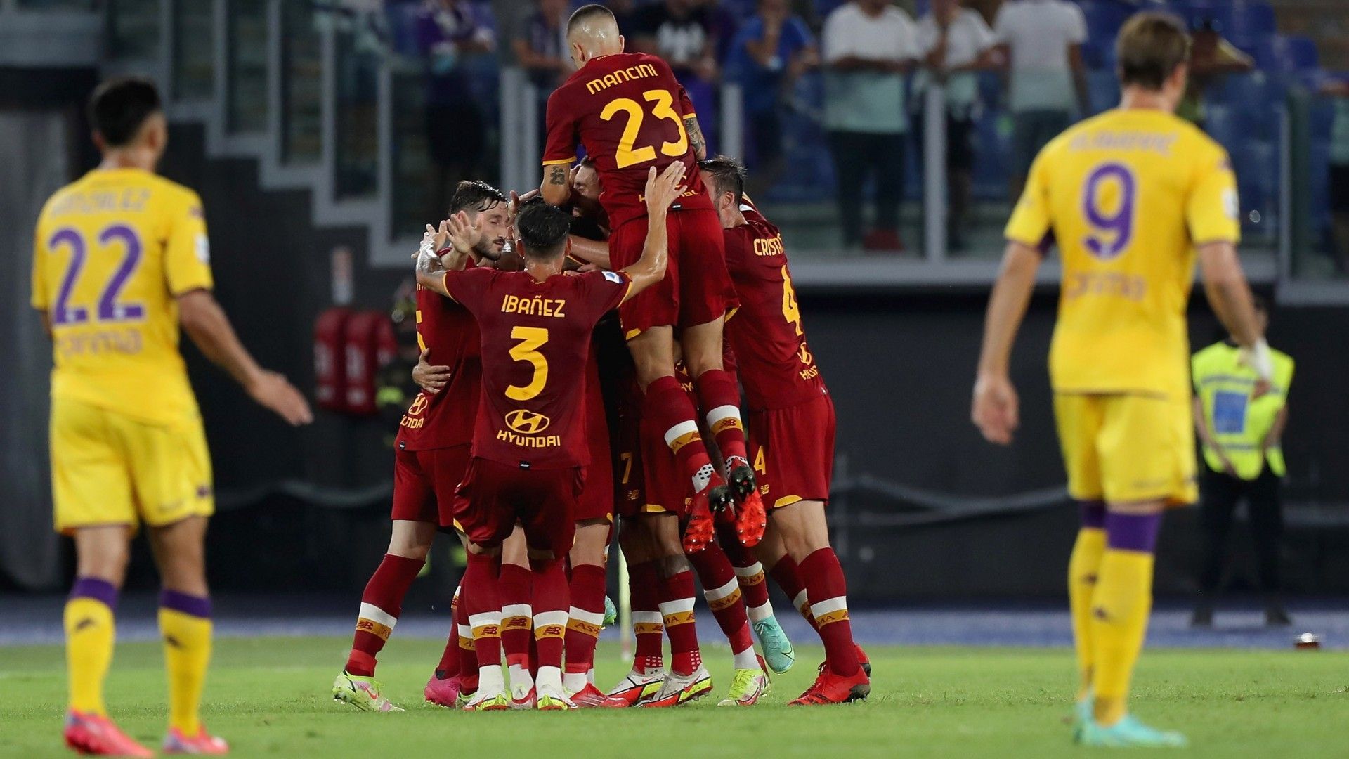 Roma celebrates goal against Fiorentina