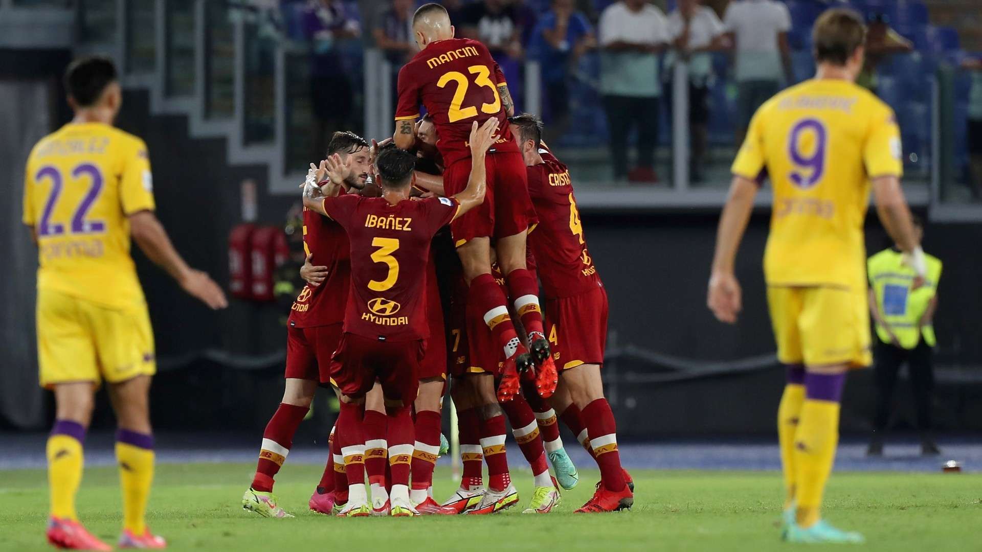 Roma celebrates goal against Fiorentina