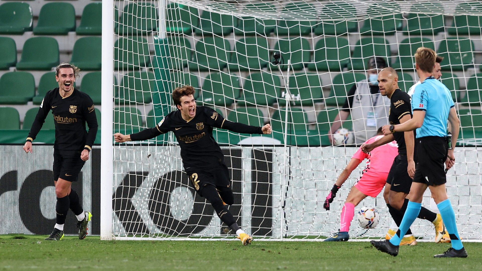 Riqui Puig FC Barcelona LaLiga 2020-21