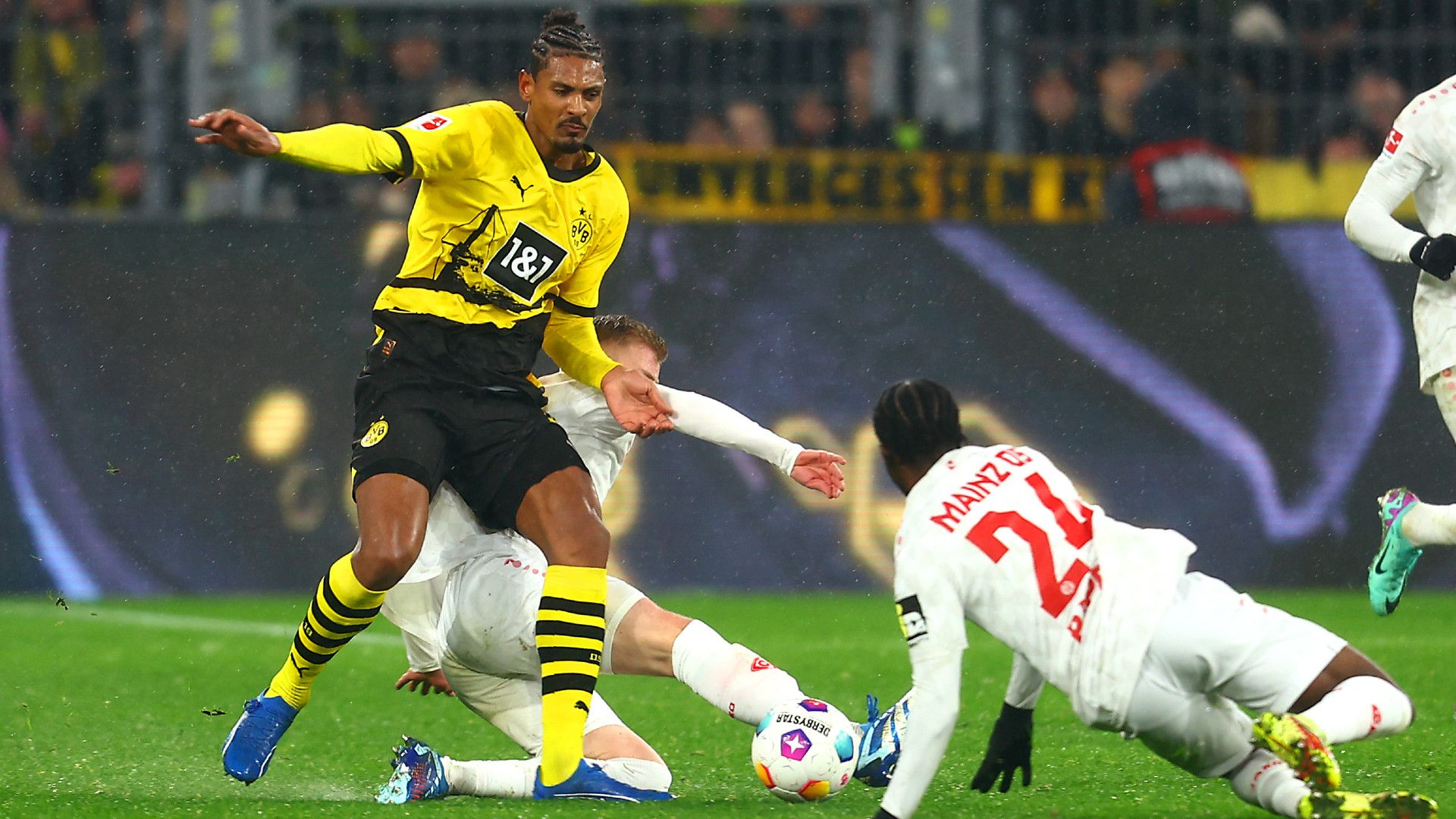 SEBASTIEN HALLER BORUSSIA DORTMUND