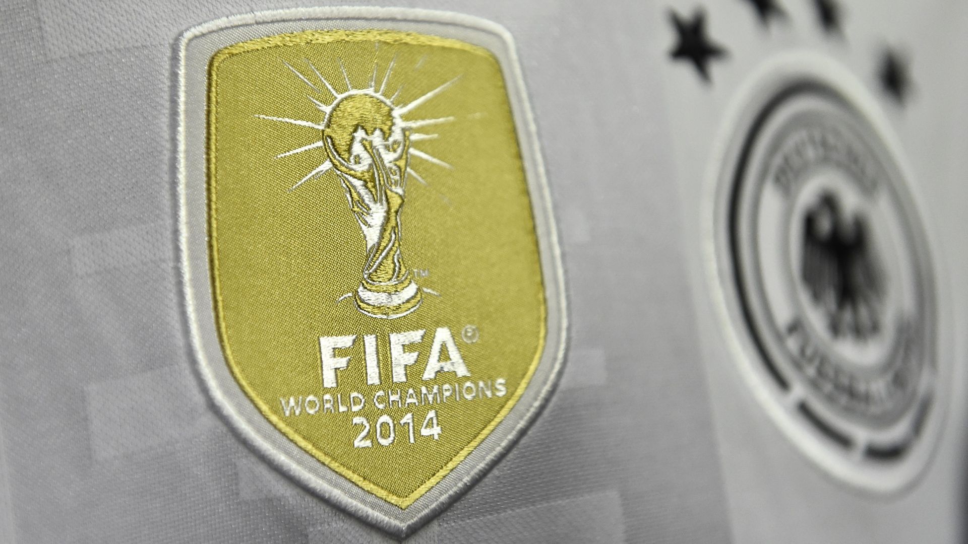 Weltmeister-Emblem DFB EURO 2016 Trikotveröffentlichung Germany 11.09.2015