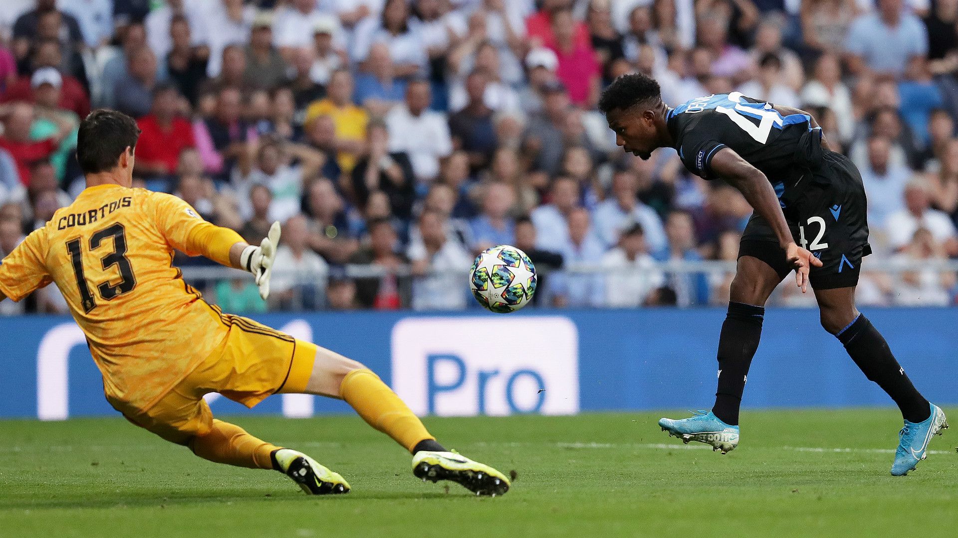 THIBAUT COURTOIS REAL MADRID EMMANUEL DENNIS CLUB BRUGGE UEFA CHAMPIONS LEAGUE 01102019
