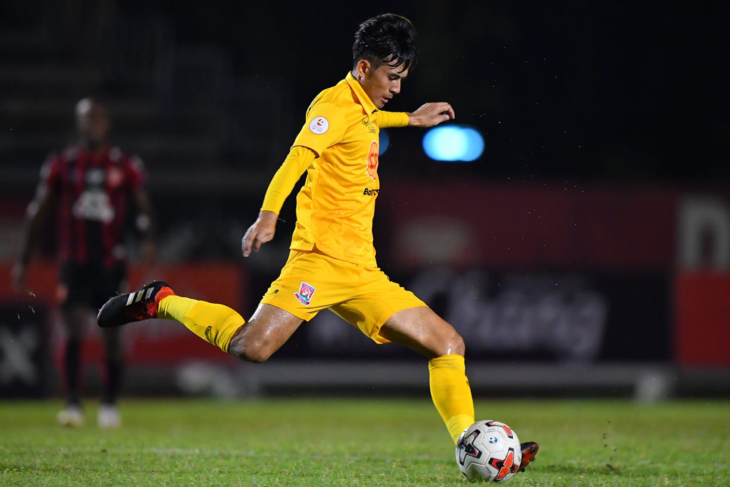 สถาพร แดงสี