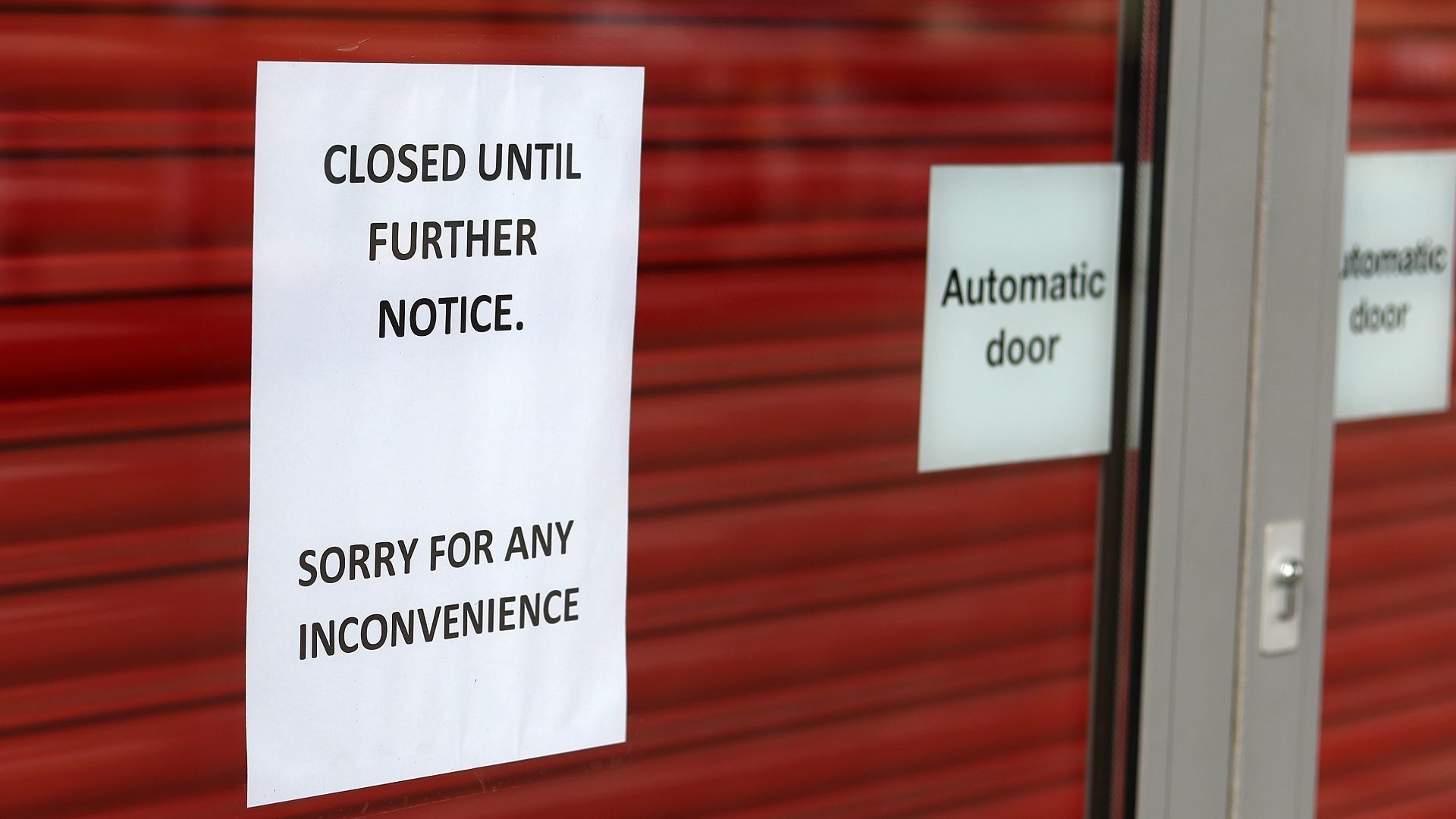 Portões fechados Inglaterra pandemia coronavirus 17 03 2020