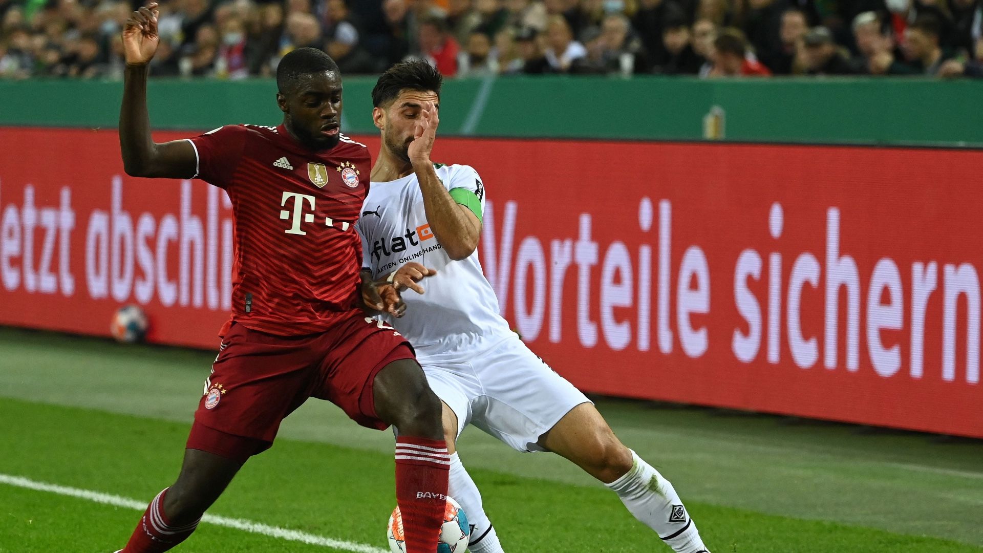 Lars Stindl Dayot Upamecano Borussia Monchengladbach Bayern DFB Pokal 27102021