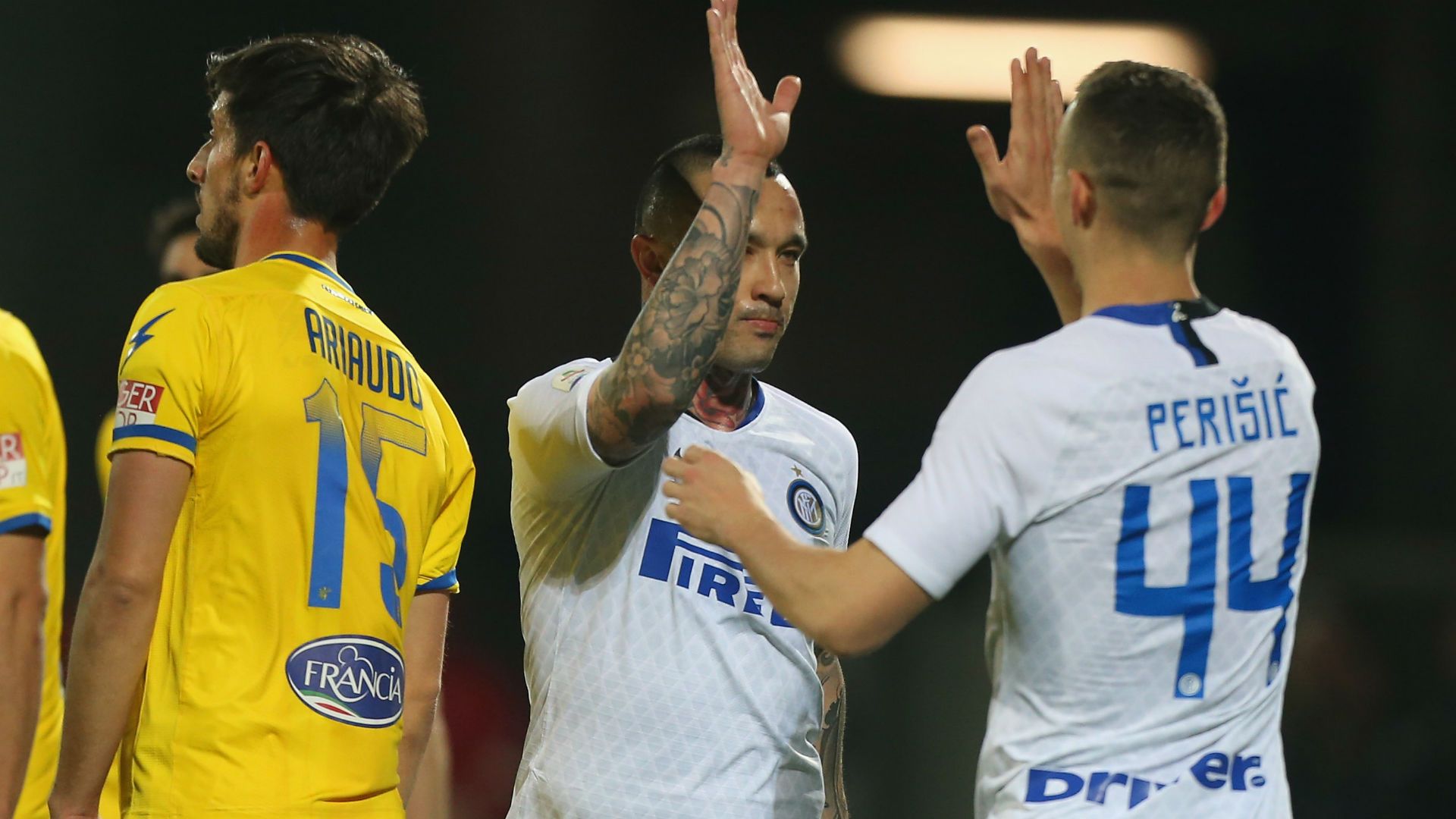 Nainggolan Perisic Frosinone Inter celabrating Serie A