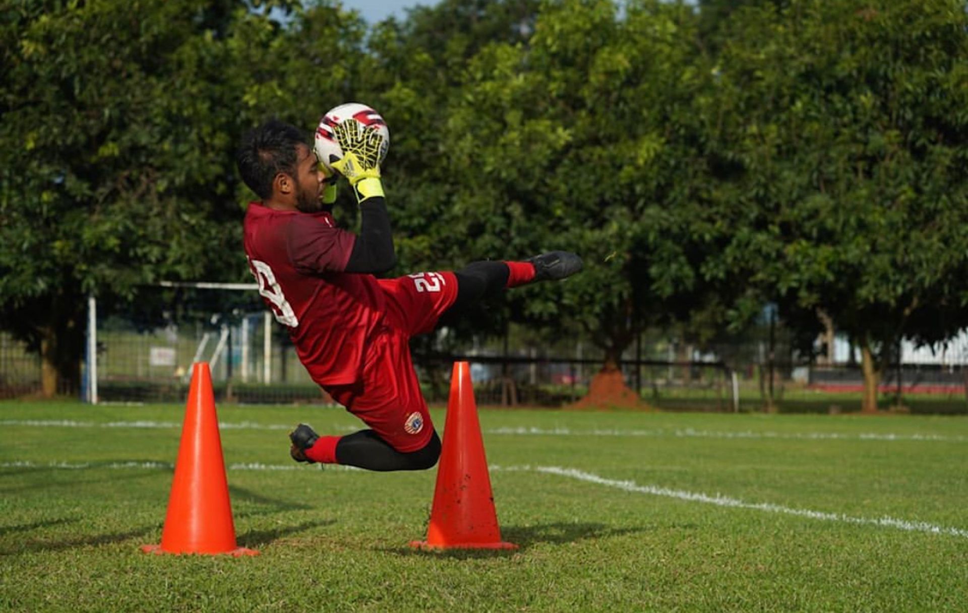 Adixi Lenzivio - Persija