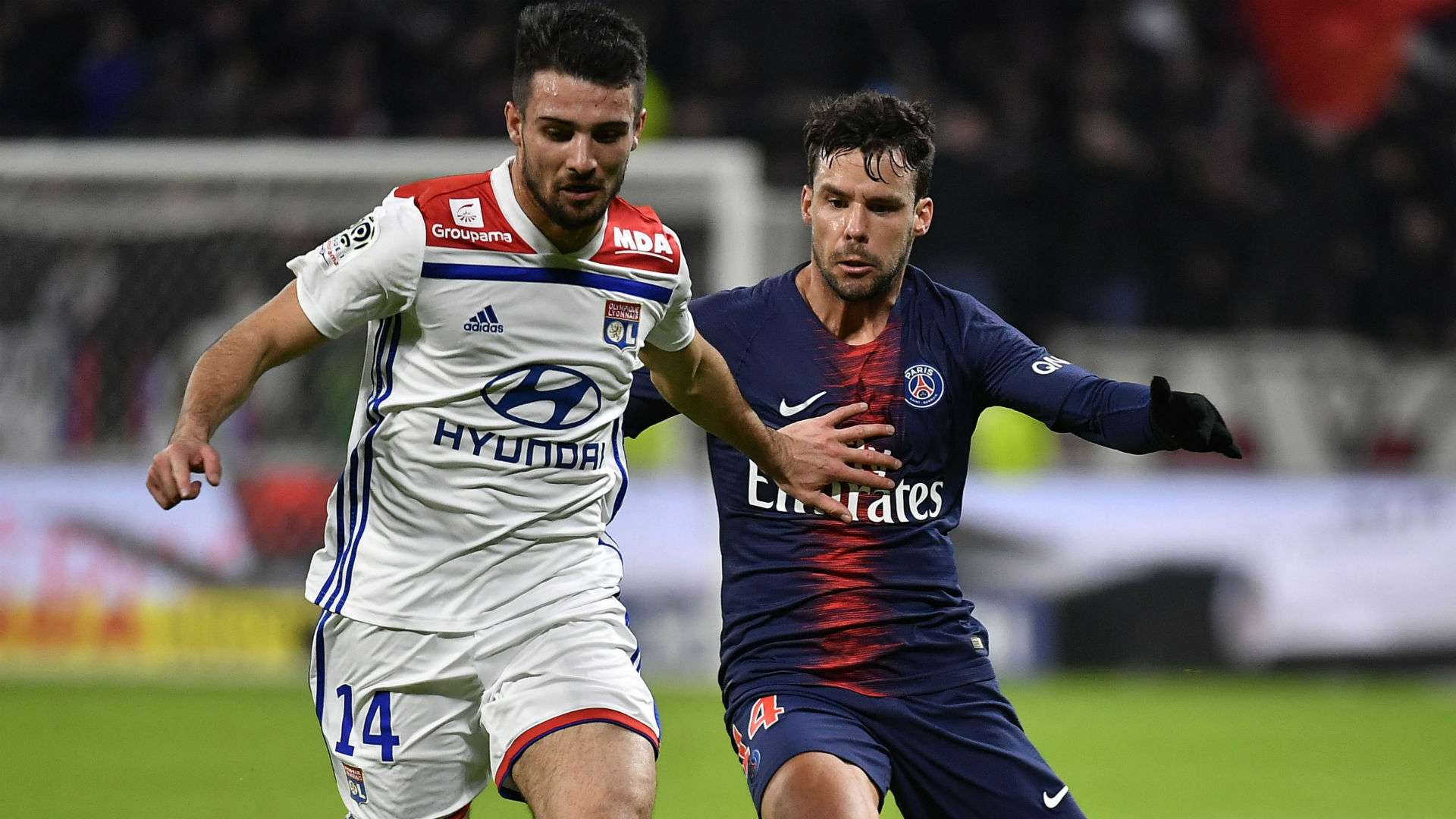Leo Dubois Juan Bernat Lyon PSG Ligue 1 03022019