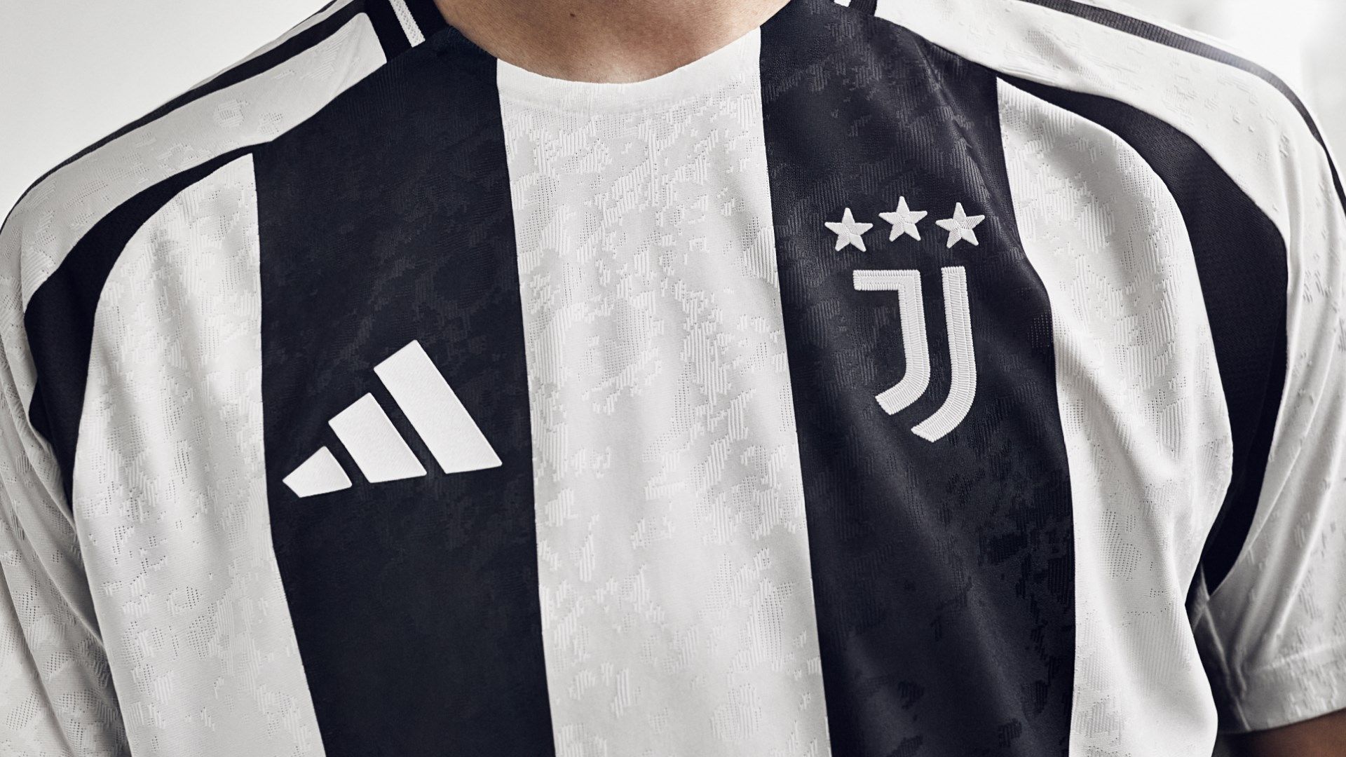 Juventus 2024-25 home kit