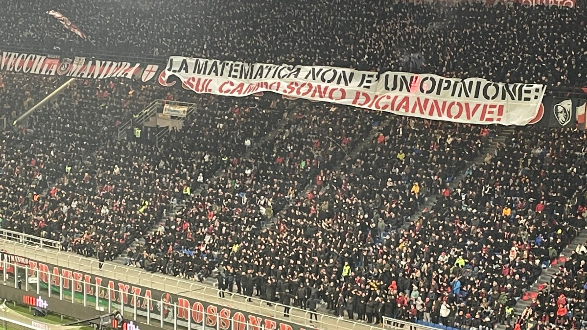 Striscione Milan derby scudetti
