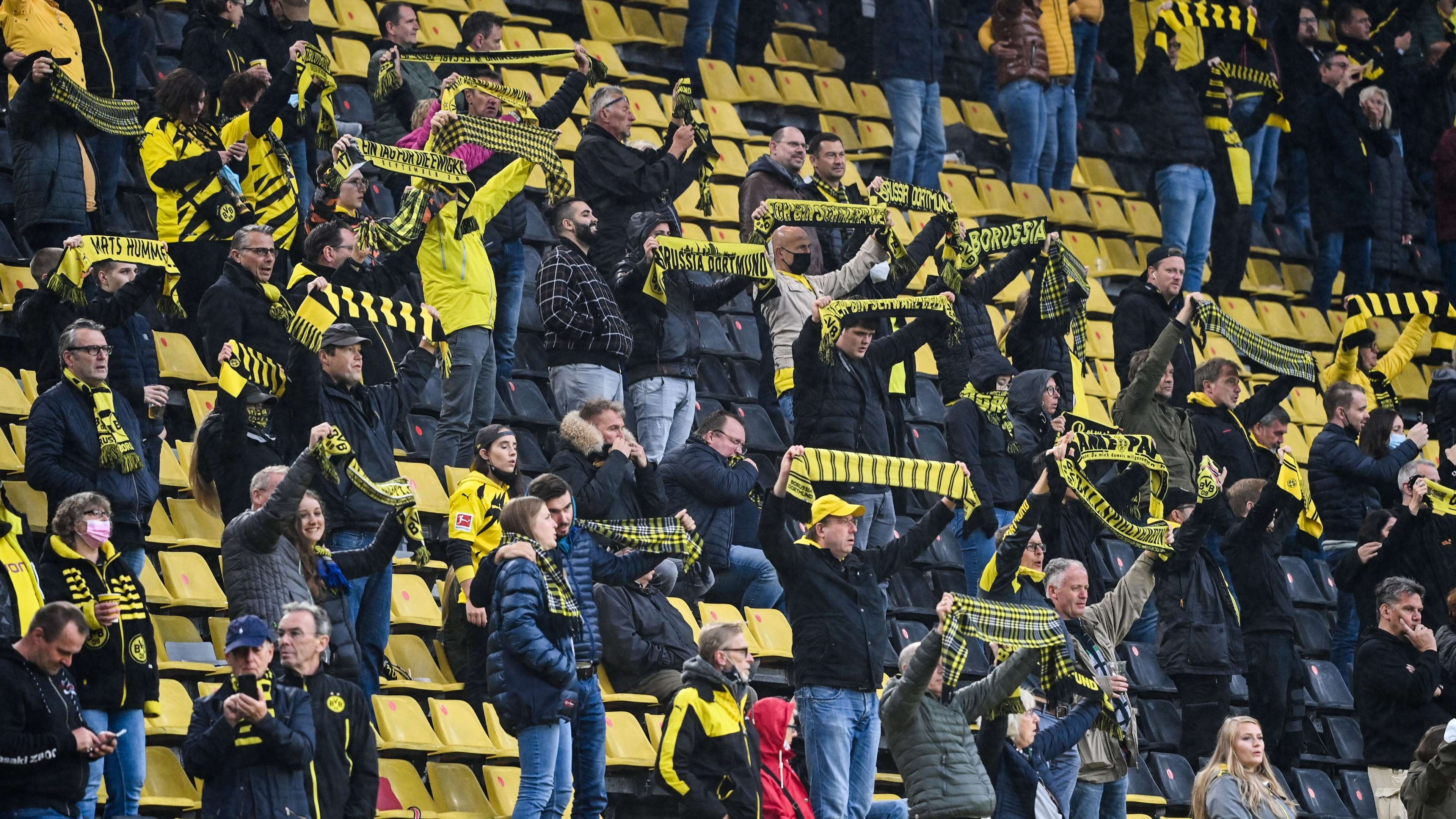 Borussia Dortmund fans 2020-21