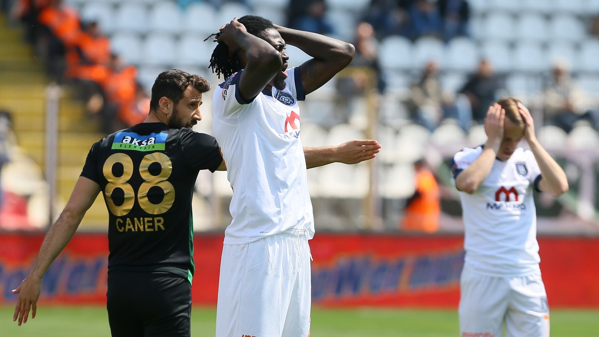 Adebayor Akhisar Basaksehir 142017