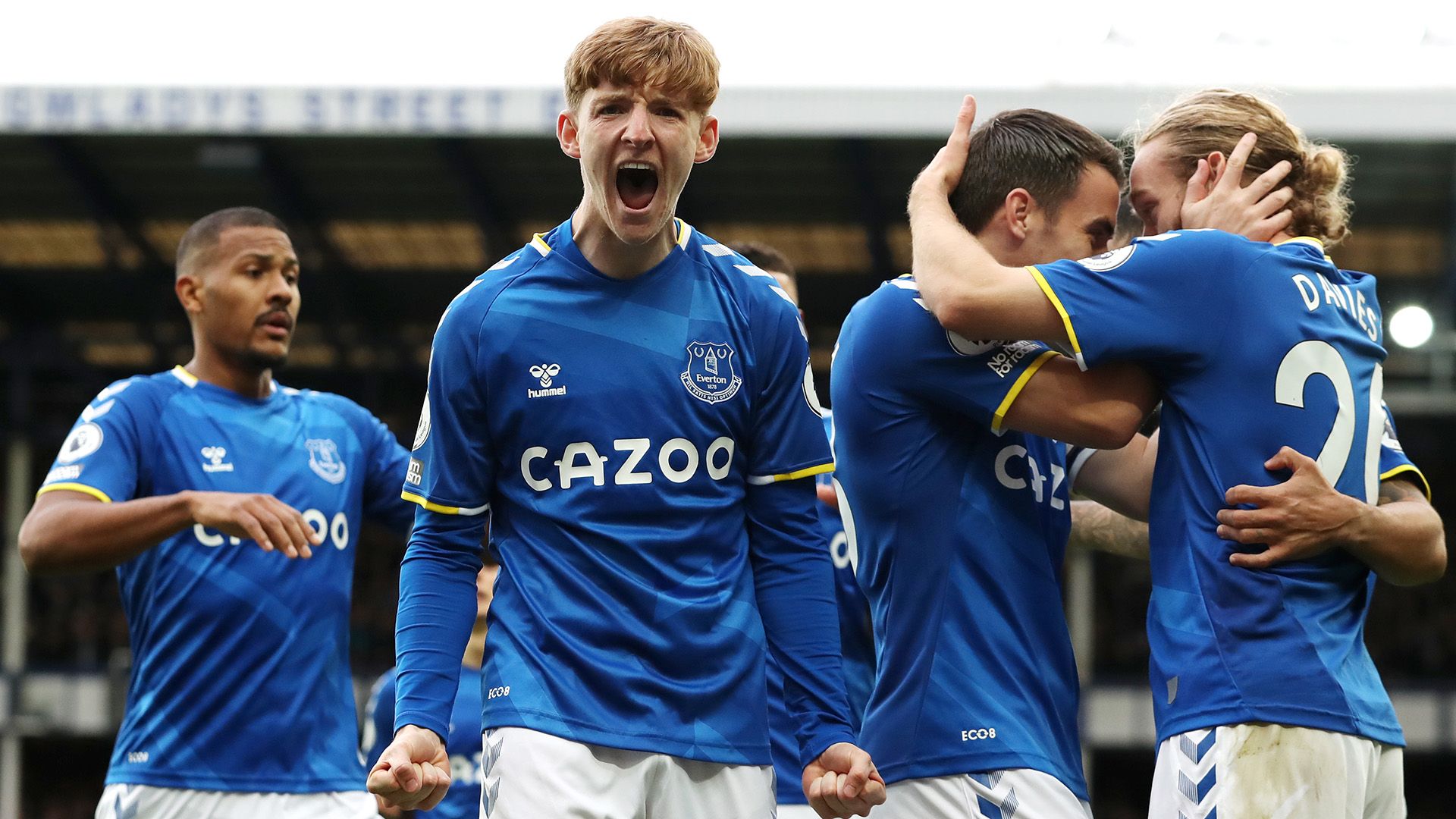 Anthony Gordon celebrating Tom Davies goal Everton 2021-22