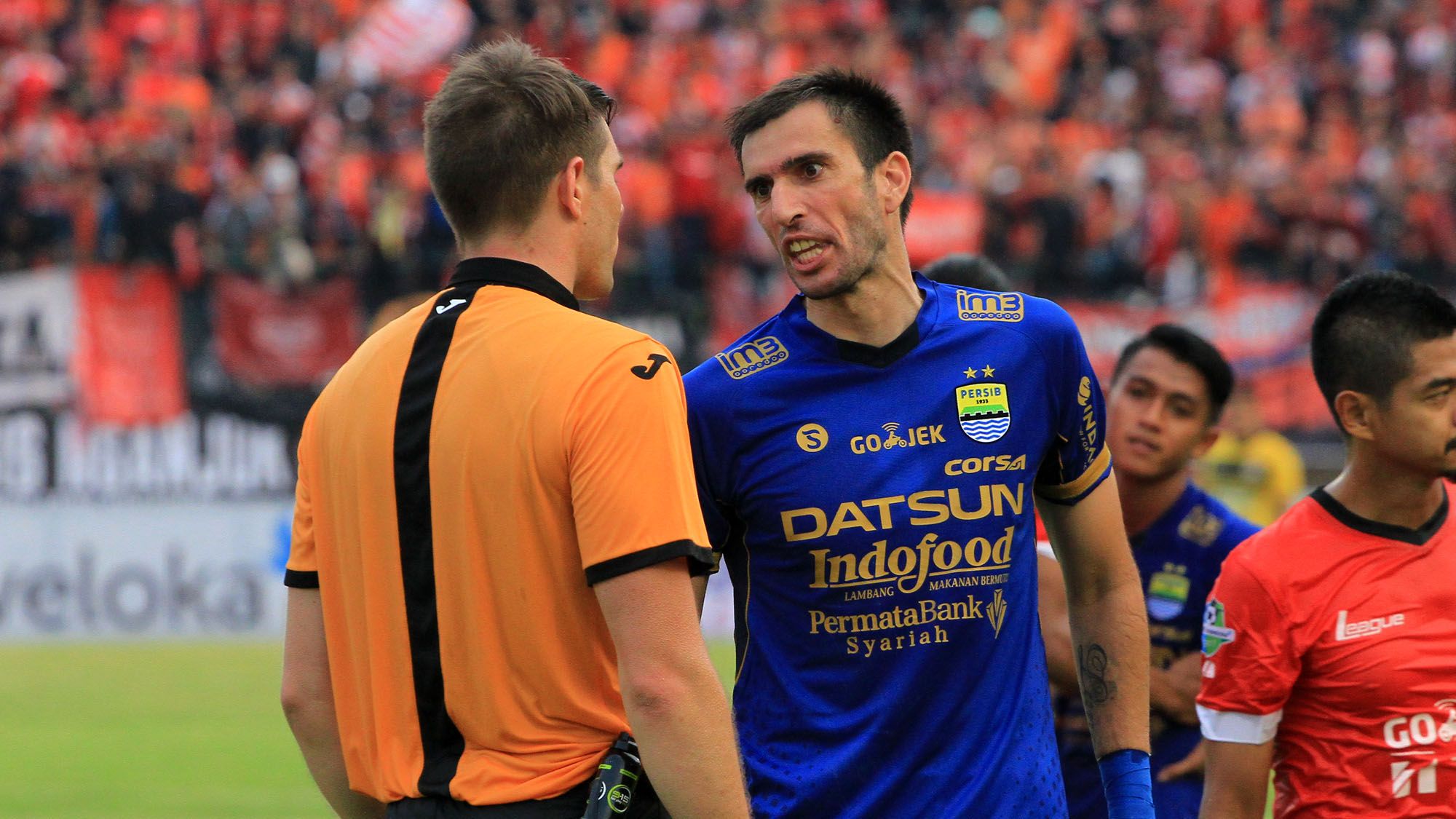 Vladimir Vujovic - Persib Bandung & Shaun Evans - Wasit