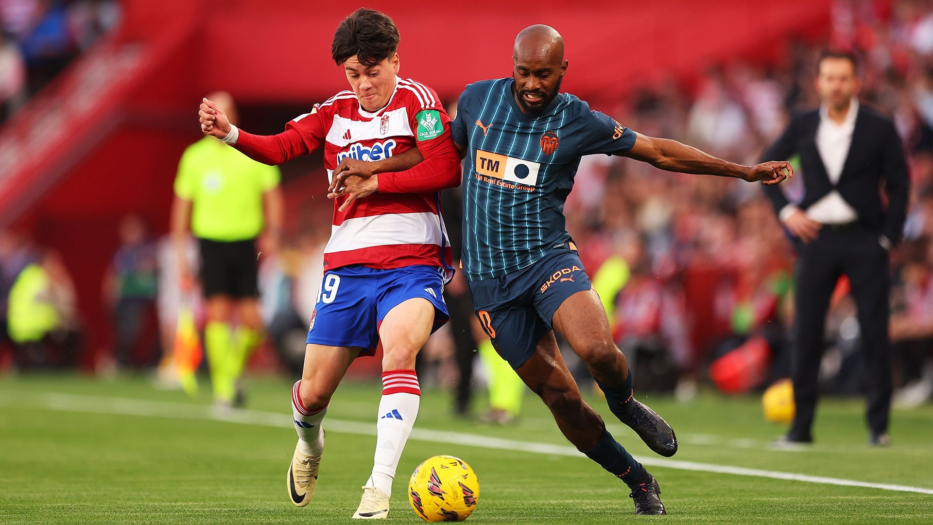 Facundo Pellistri Dimitri Foulquier Granada Valencia LaLiga 2023-24