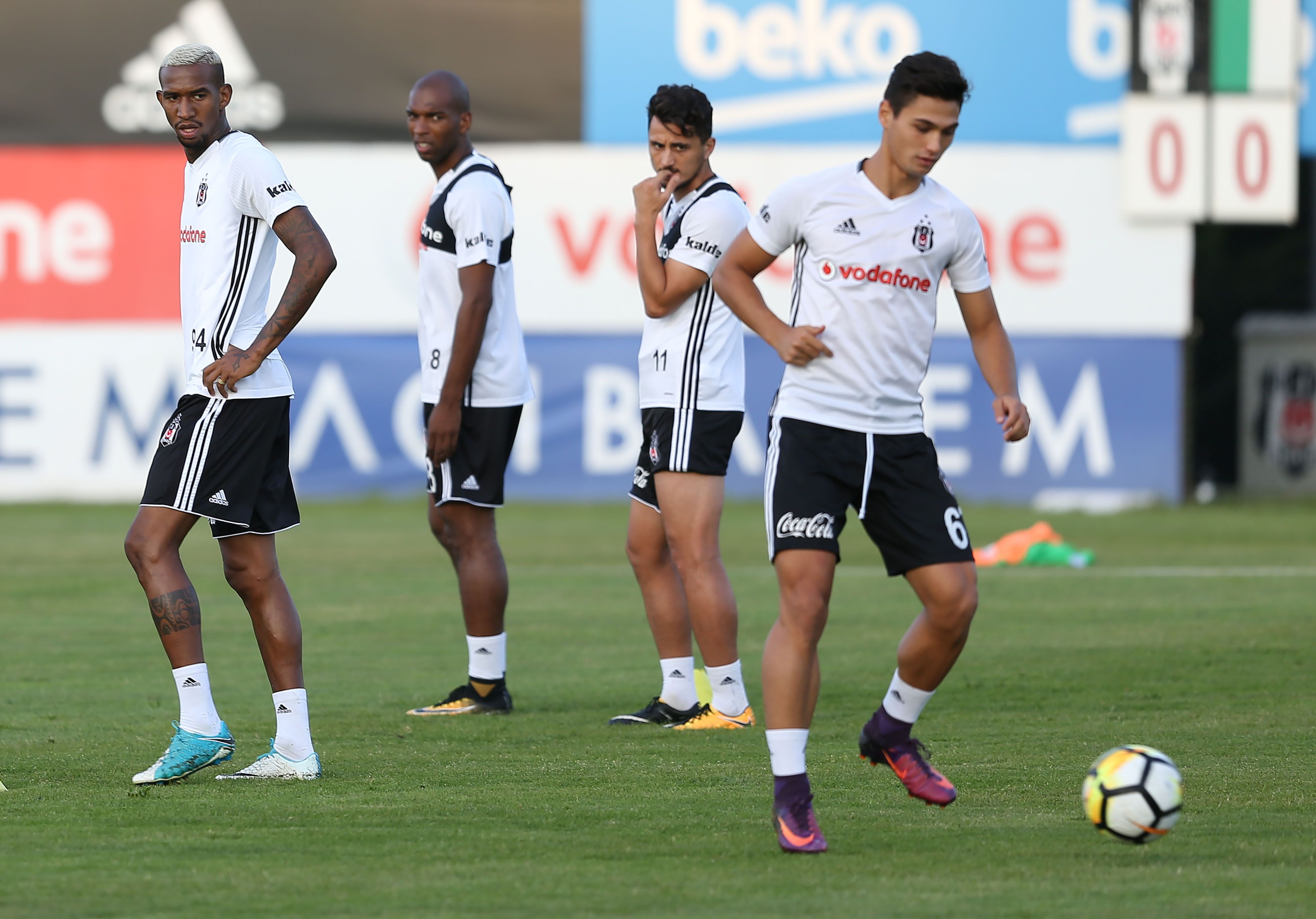 Ryan Babel Anderson Talisca Mustafa Pektemek Besiktas