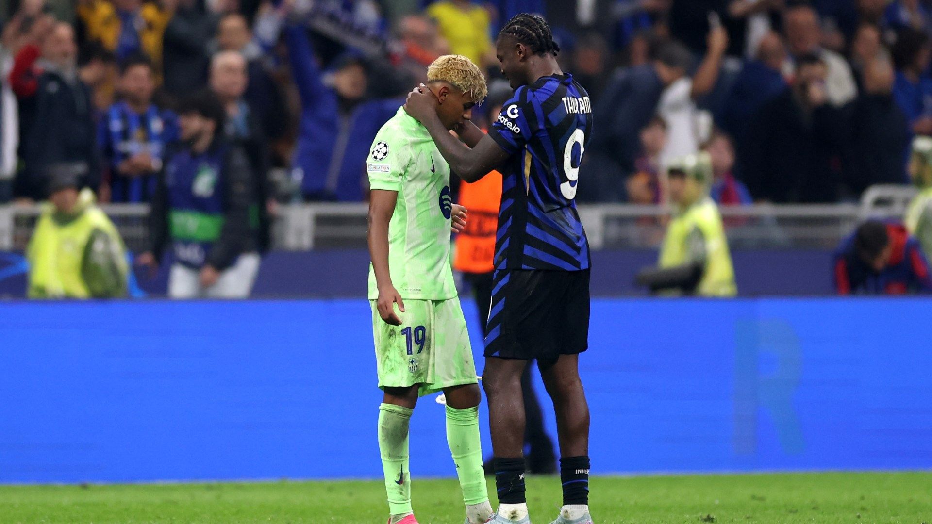 Marcus Thuram Lamine Yamal Inter Barcelona 2025