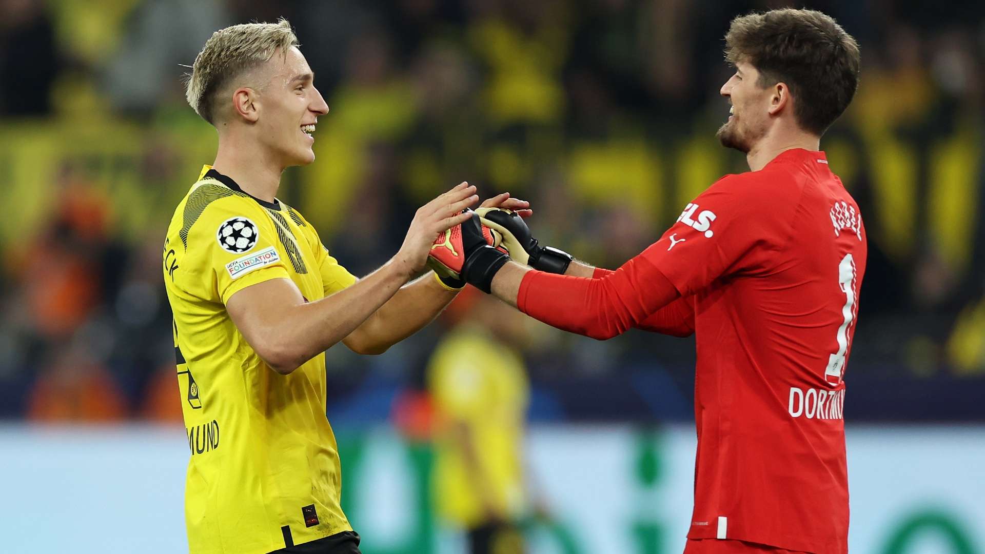 Gregor Kobel Nico Schlotterbeck Borussia Dortmund 2022