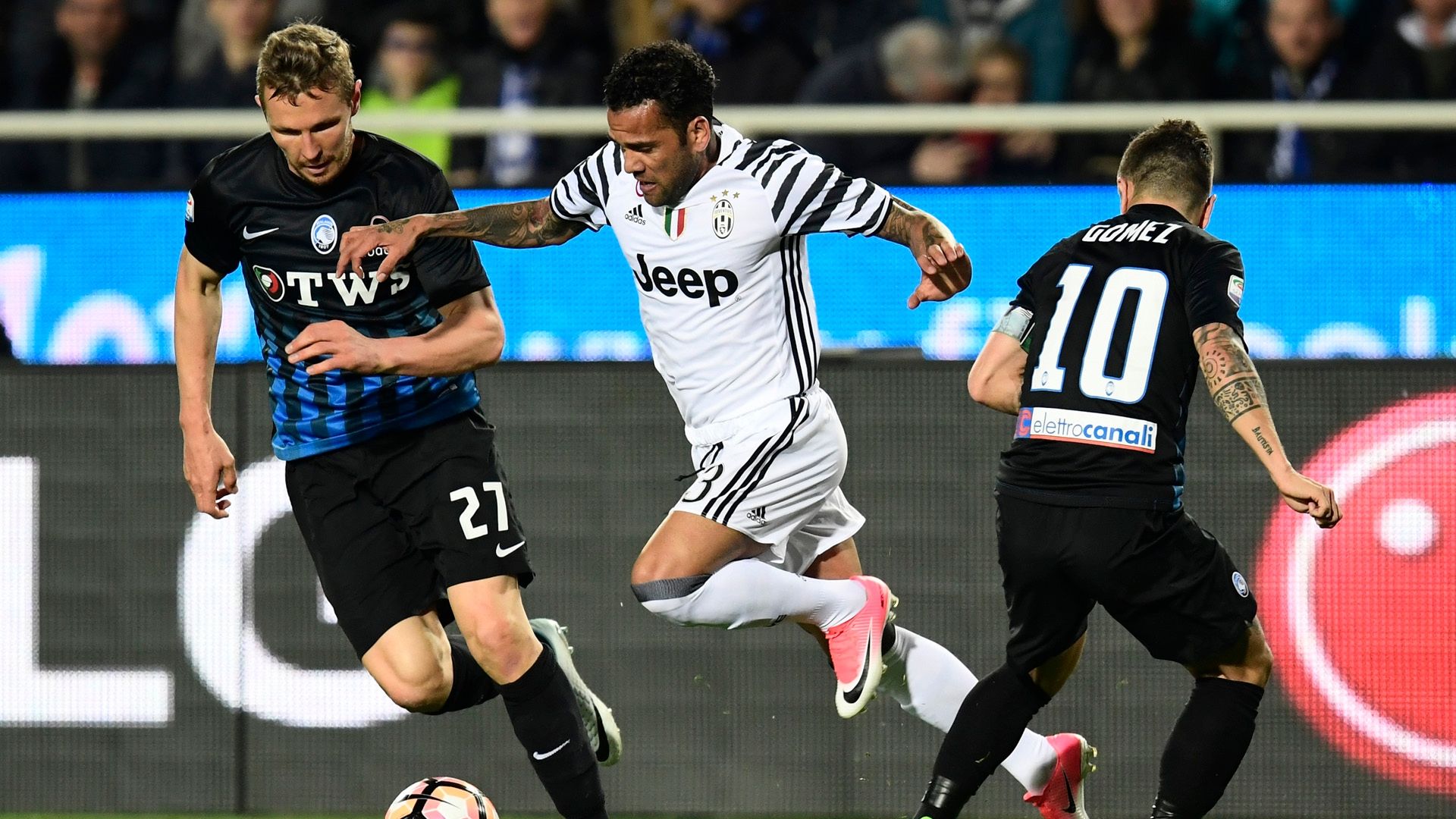 dani alves juventus turin atalanta bergamo serie a 042817