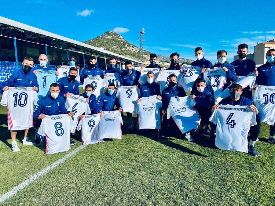 레알 알코야노 유니폼 선물